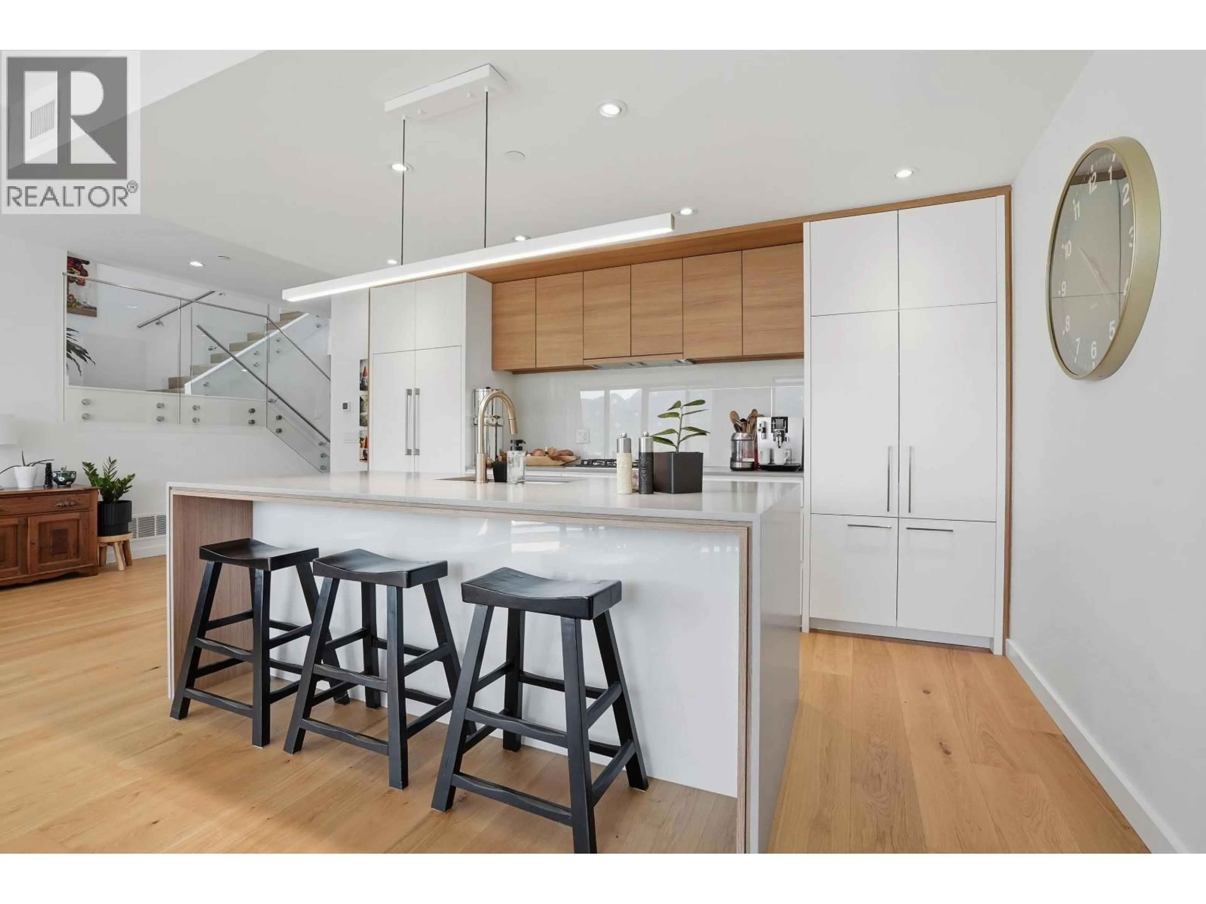 Open concept kitchen, wood/laminate floor for 2978 HUCKLEBERRY DRIVE, Squamish British Columbia V8B1B2