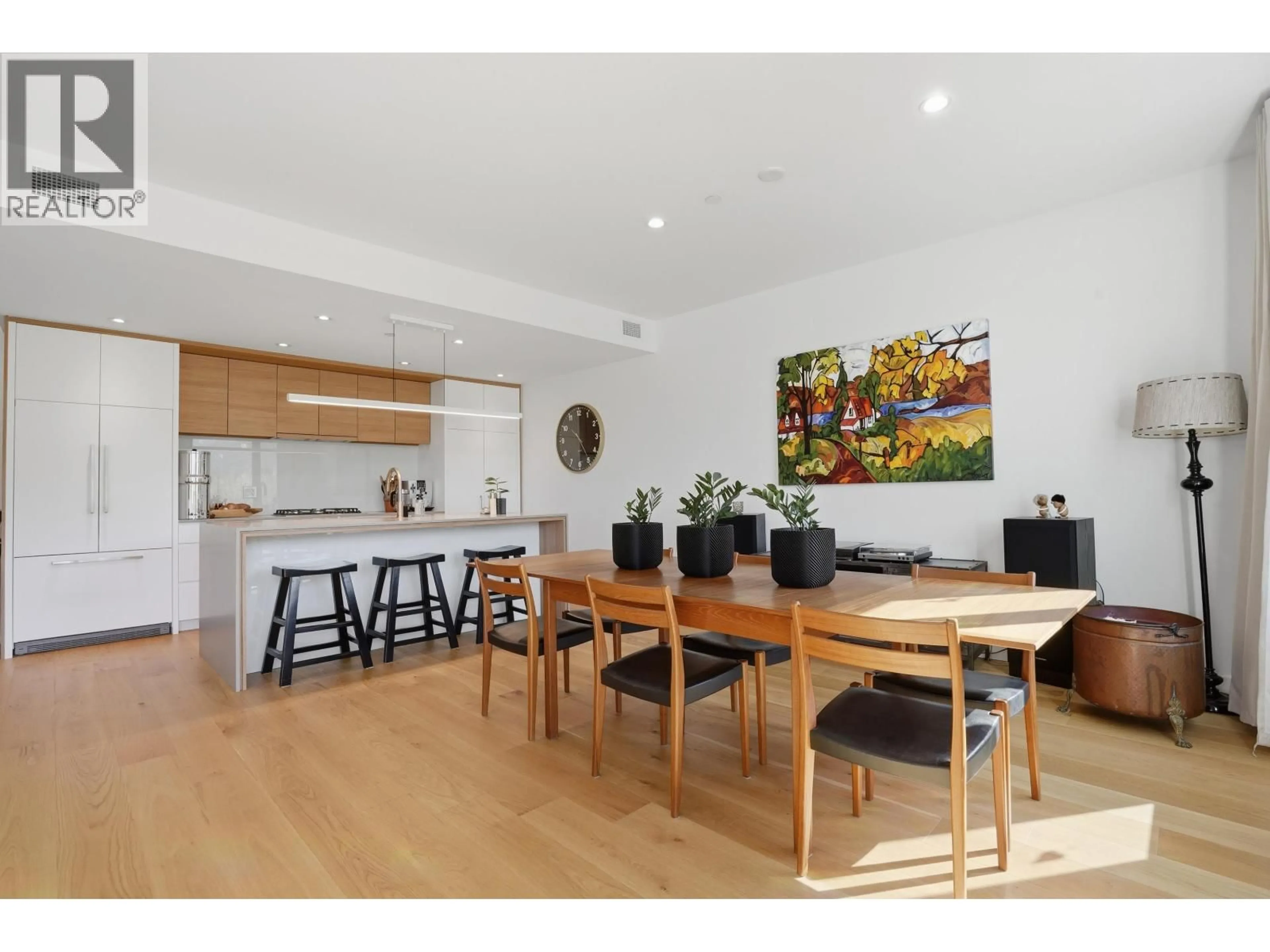 Open concept kitchen, wood/laminate floor for 2978 HUCKLEBERRY DRIVE, Squamish British Columbia V8B1B2