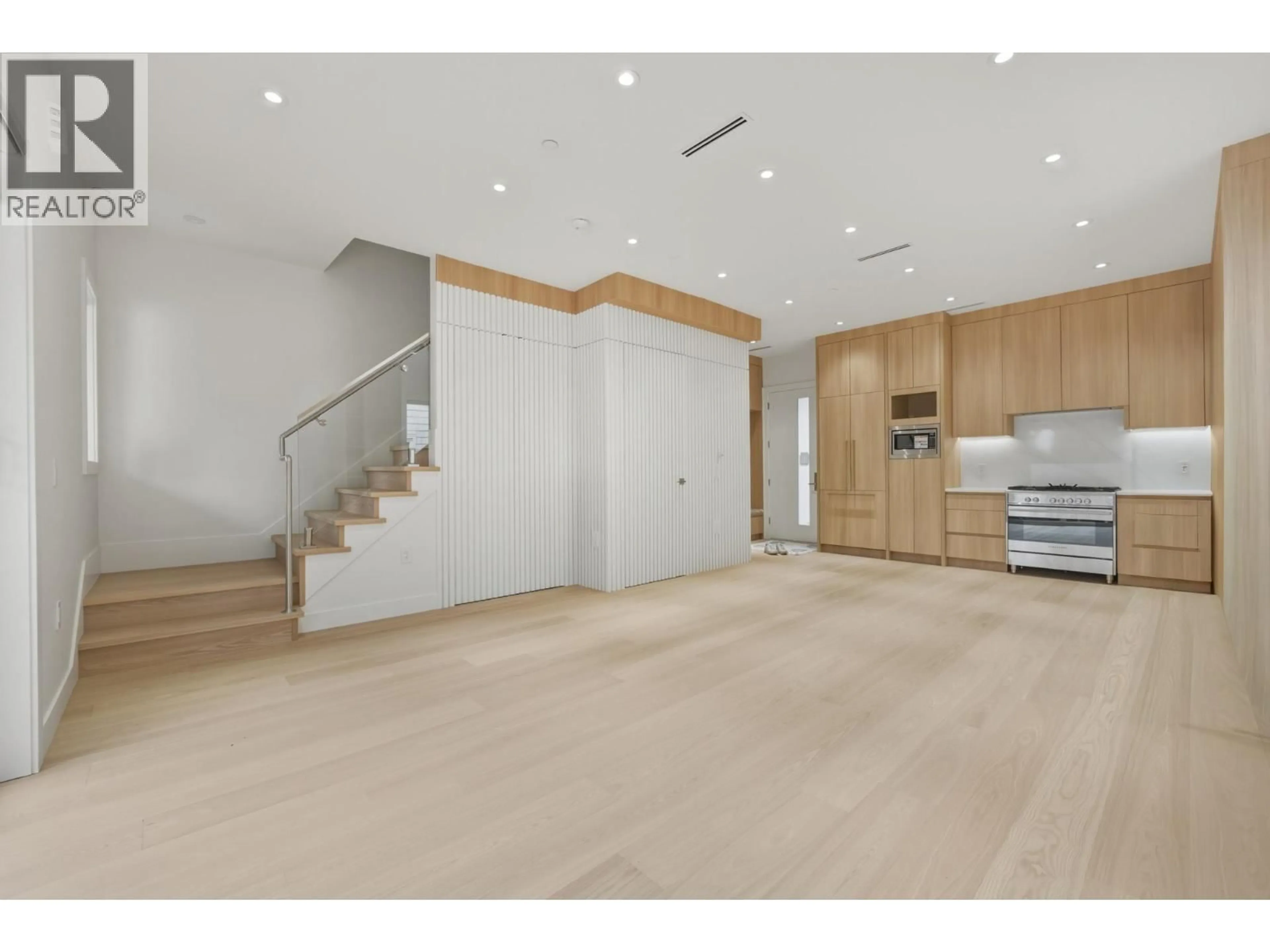 Indoor foyer for 3118 42ND AVENUE, Vancouver British Columbia V6N3H2