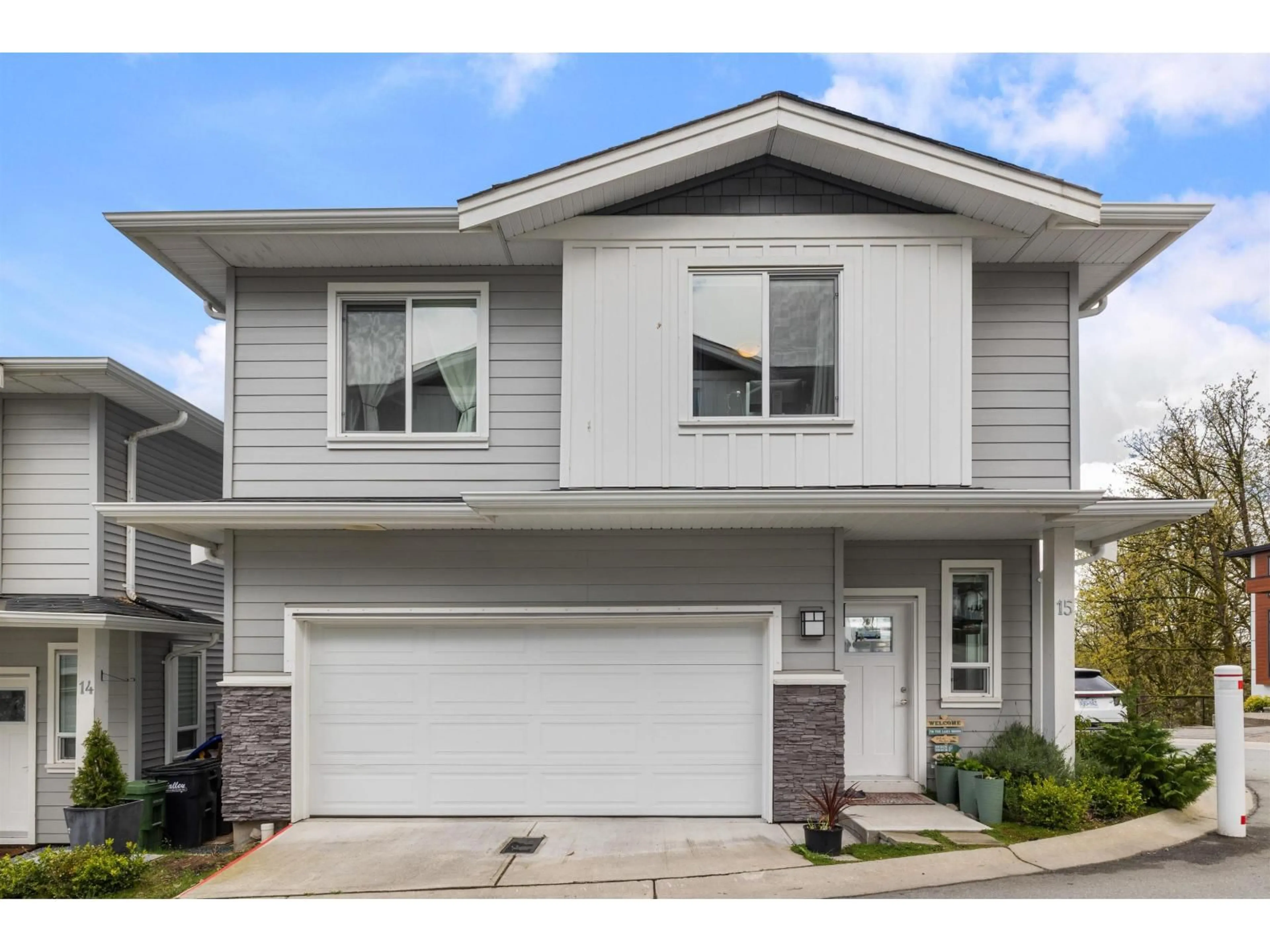 Home with vinyl exterior material, street for 15 - 31548 UPPER MACLURE ROAD, Abbotsford British Columbia V2T0J3