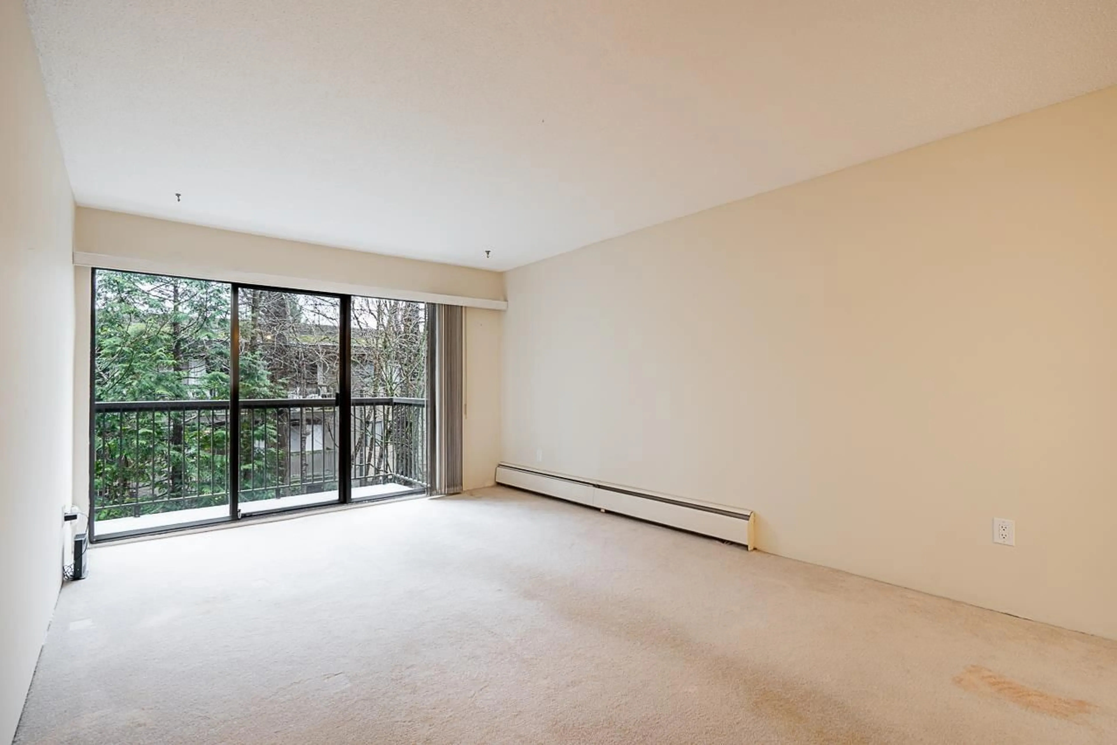 A pic of a room for 208 - 15020 NORTH BLUFF ROAD, White Rock British Columbia V4B5A4