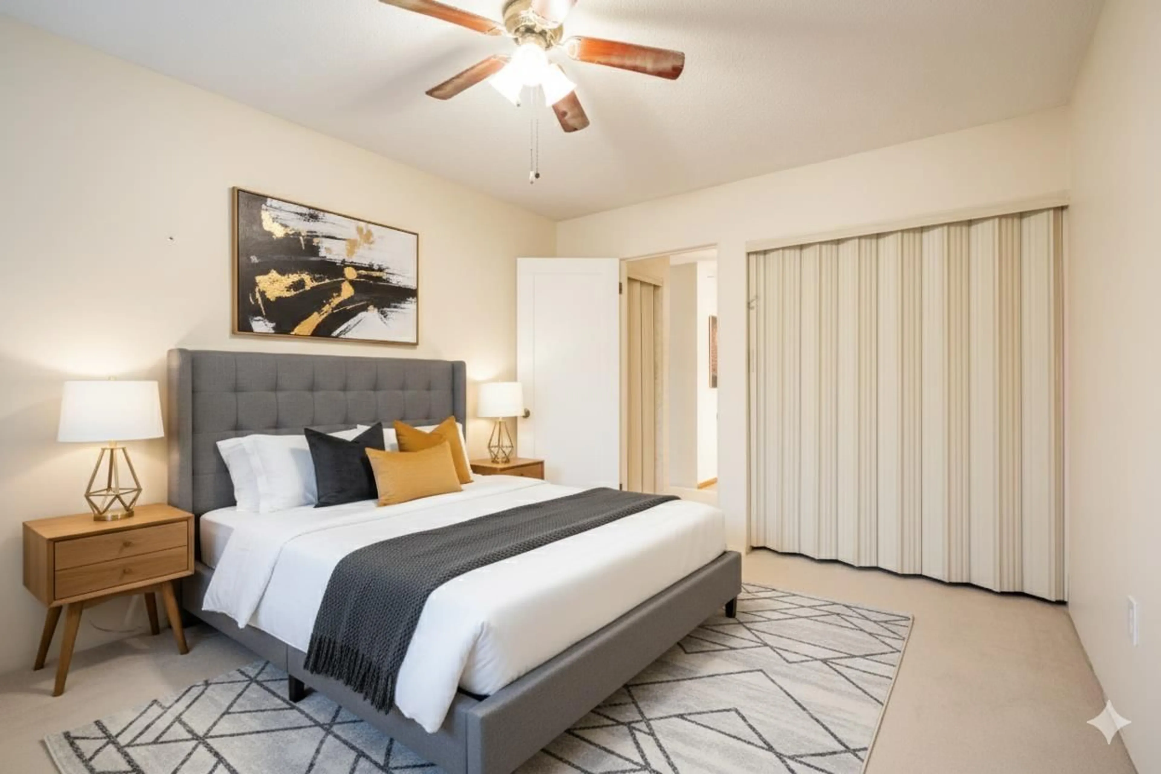 Bedroom with bed, unknown for 208 - 15020 NORTH BLUFF ROAD, White Rock British Columbia V4B5A4