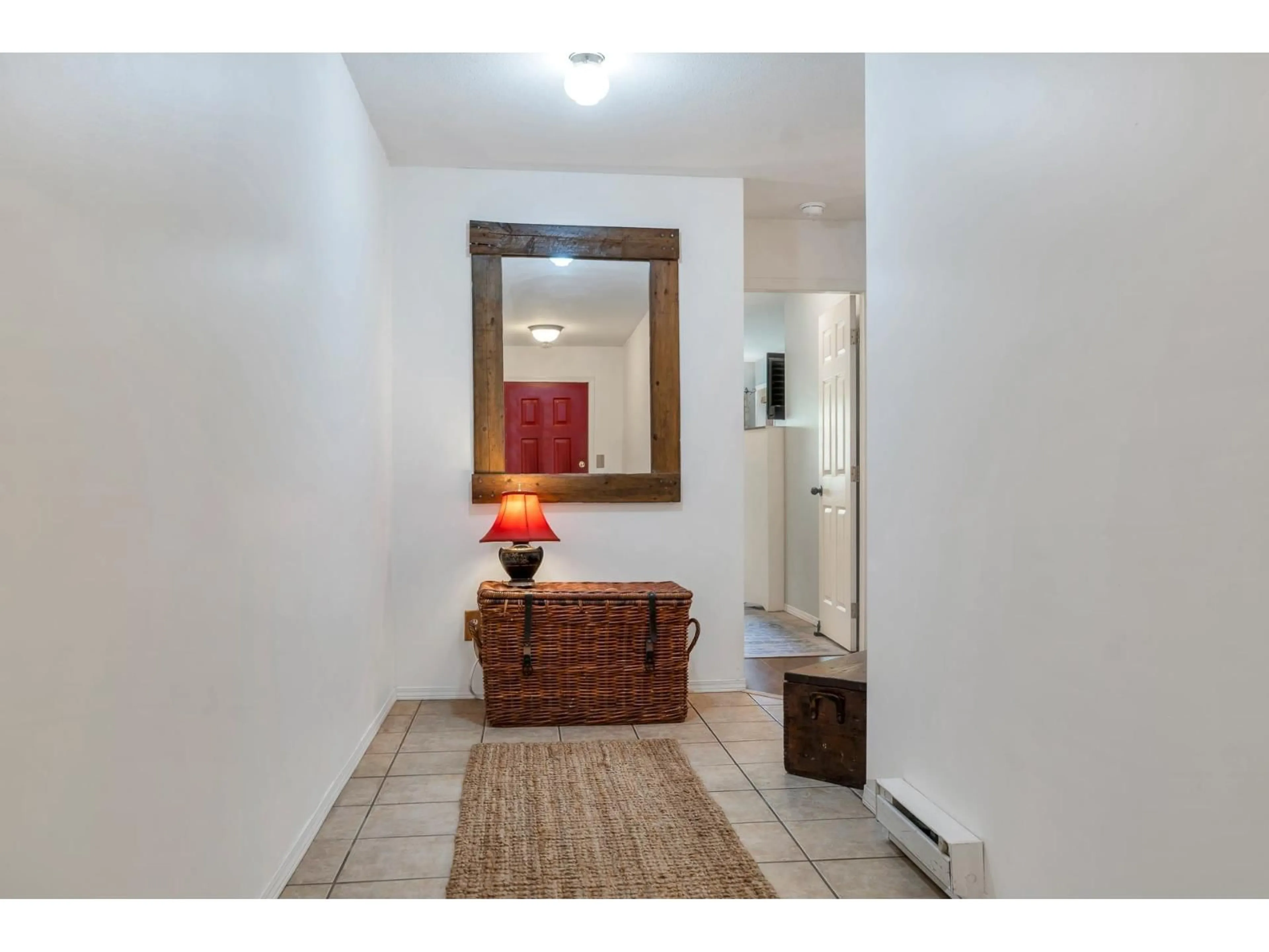 Indoor entryway for 301 - 33669 2ND AVENUE, Mission British Columbia V2V8Z4