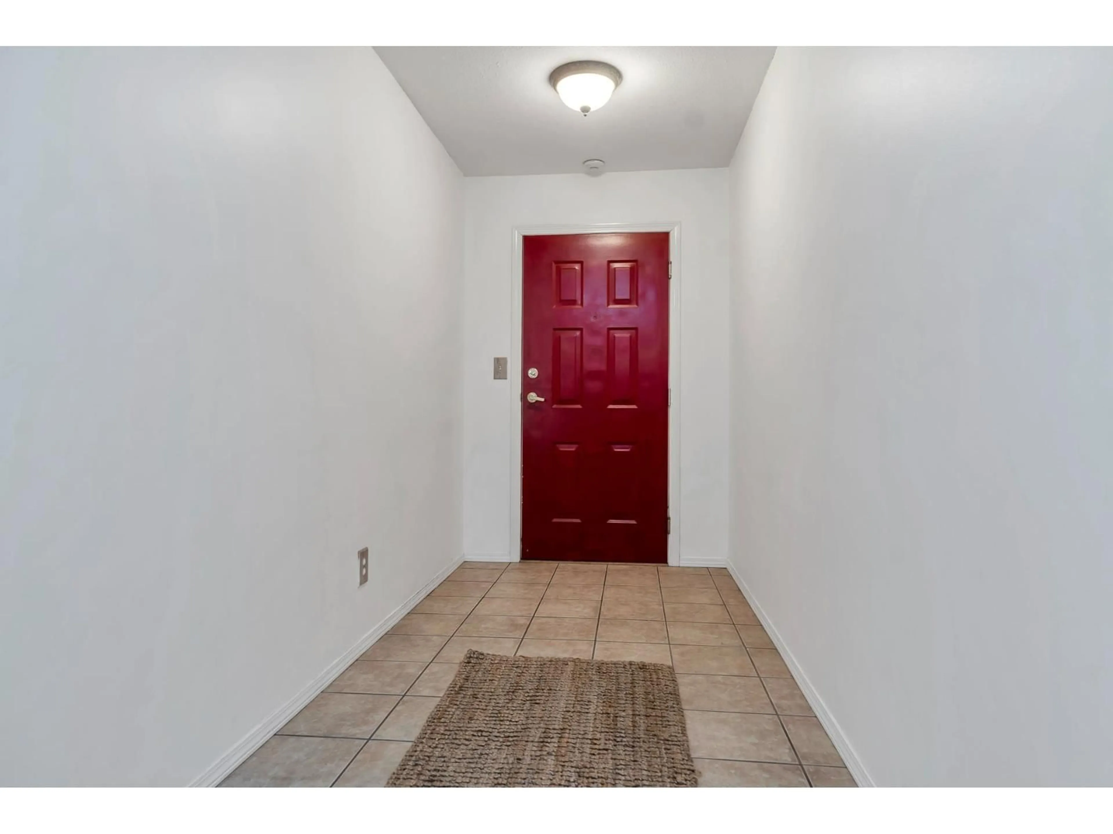 Indoor entryway for 301 - 33669 2ND AVENUE, Mission British Columbia V2V8Z4