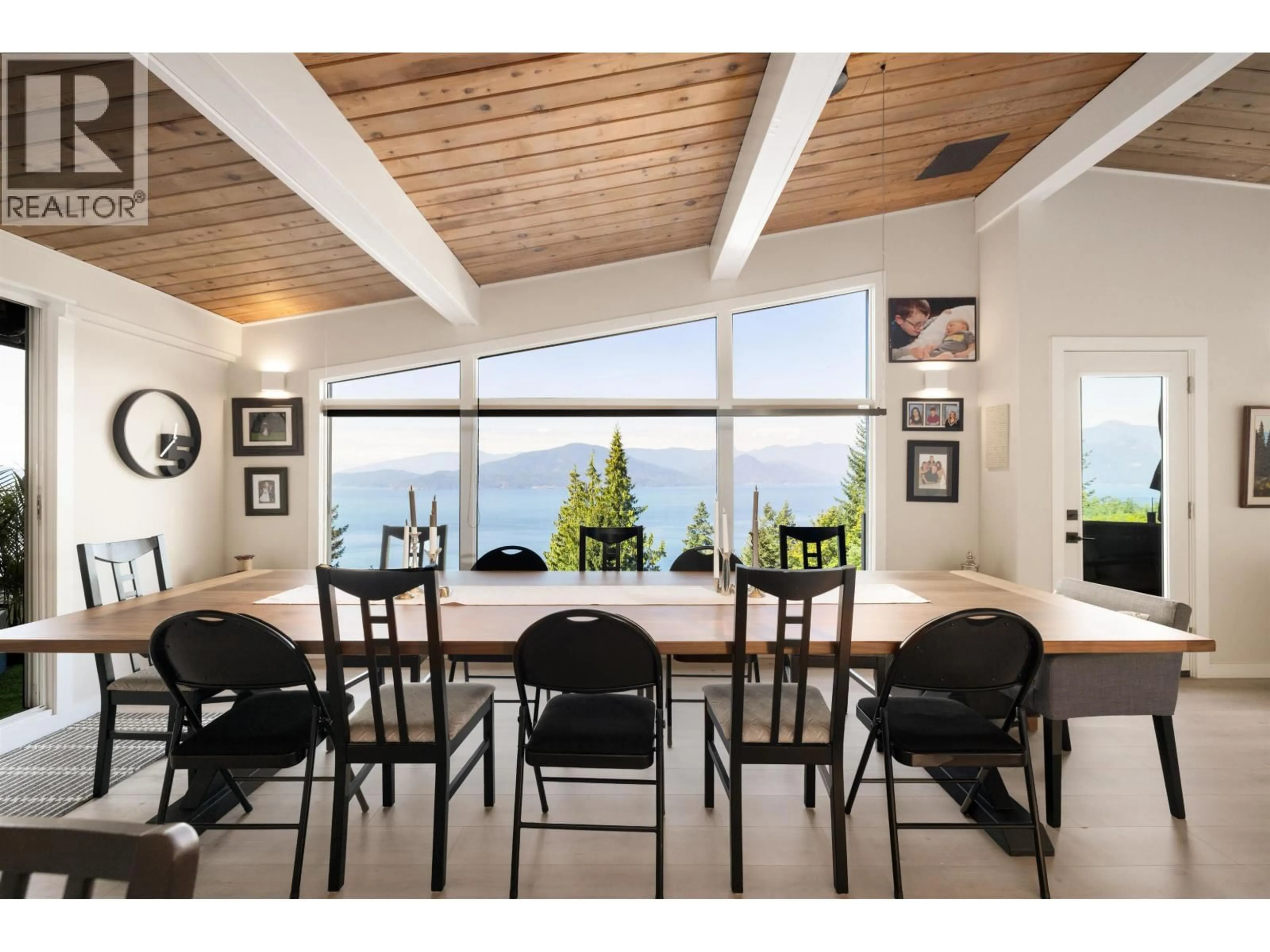 Dining room, wood/laminate floor for 195 KELVIN GROVE WAY, Lions Bay British Columbia V0N2E0