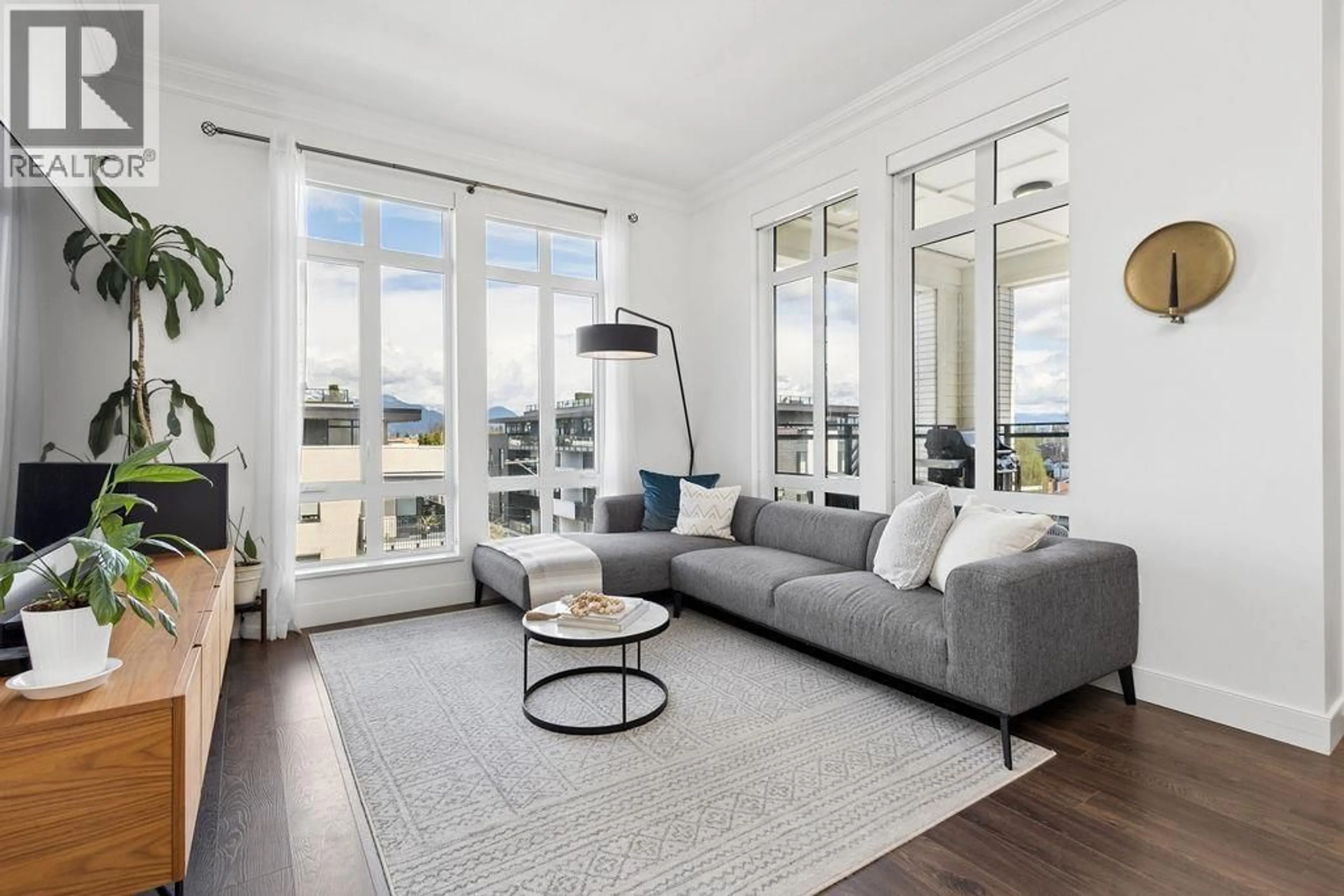 Living room with furniture, unknown for 607 - 168 35TH AVENUE, Vancouver British Columbia V5W1A6