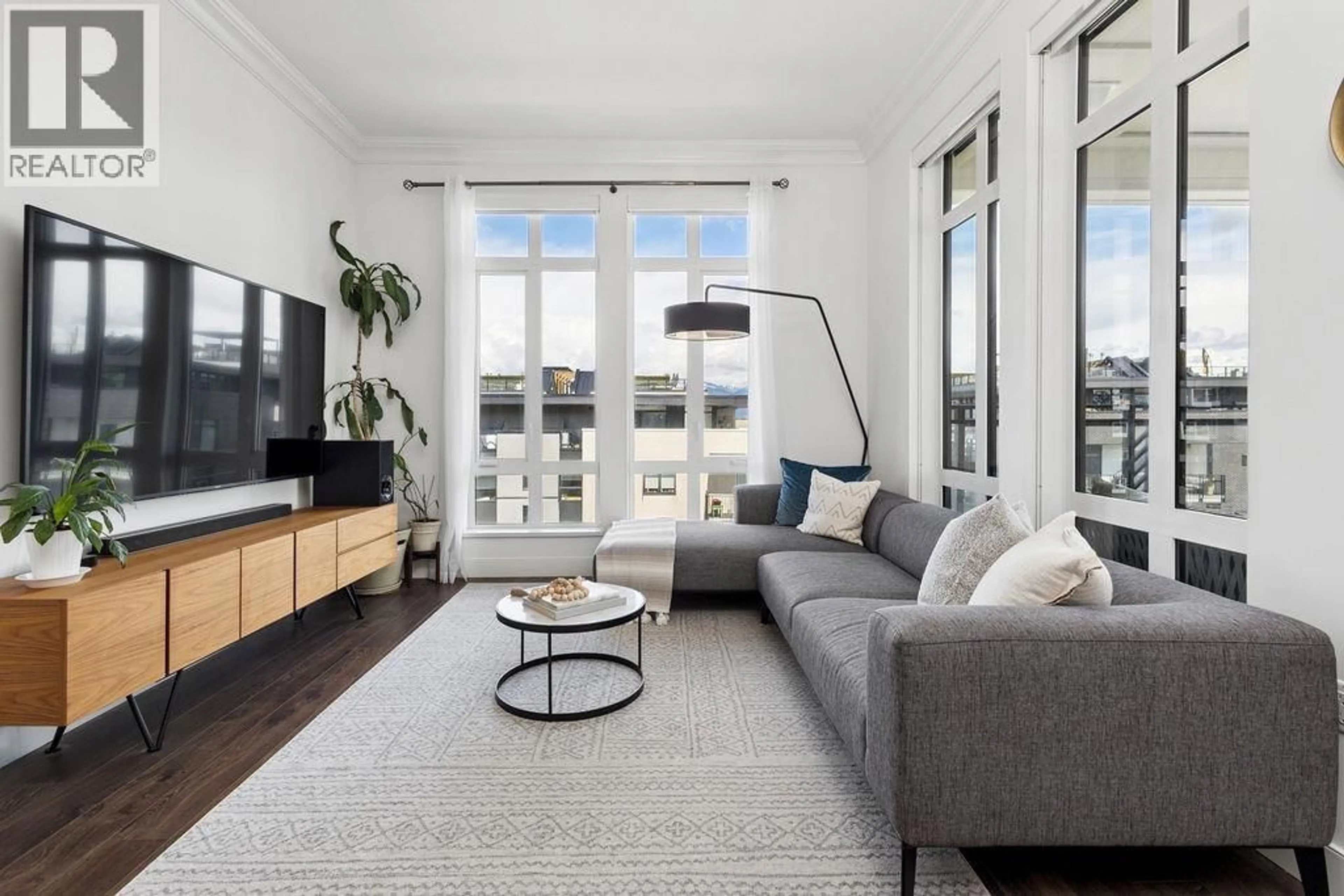 Living room with furniture, unknown for 607 - 168 35TH AVENUE, Vancouver British Columbia V5W1A6