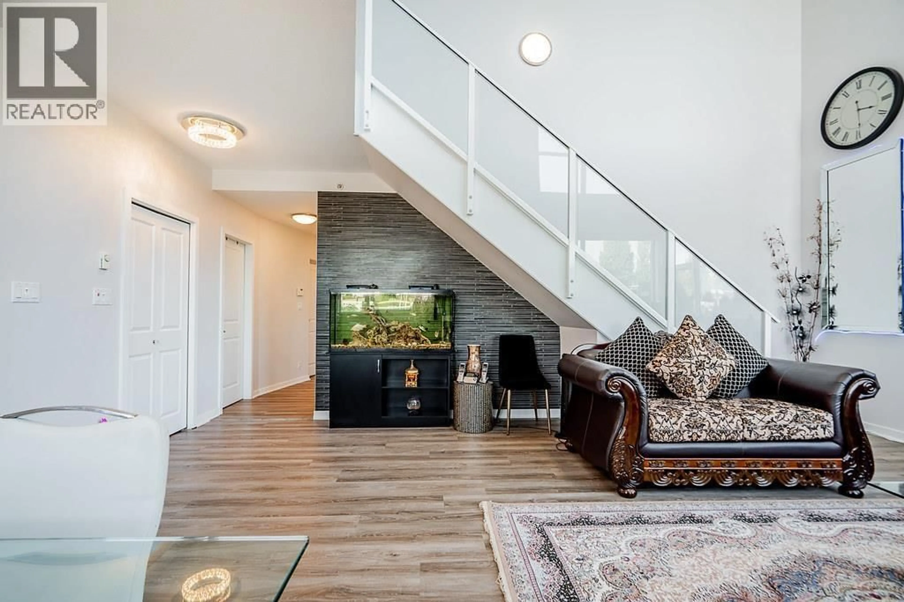 Unknown for 304 - 2225 HOLDOM AVENUE, Burnaby British Columbia V5B0A1