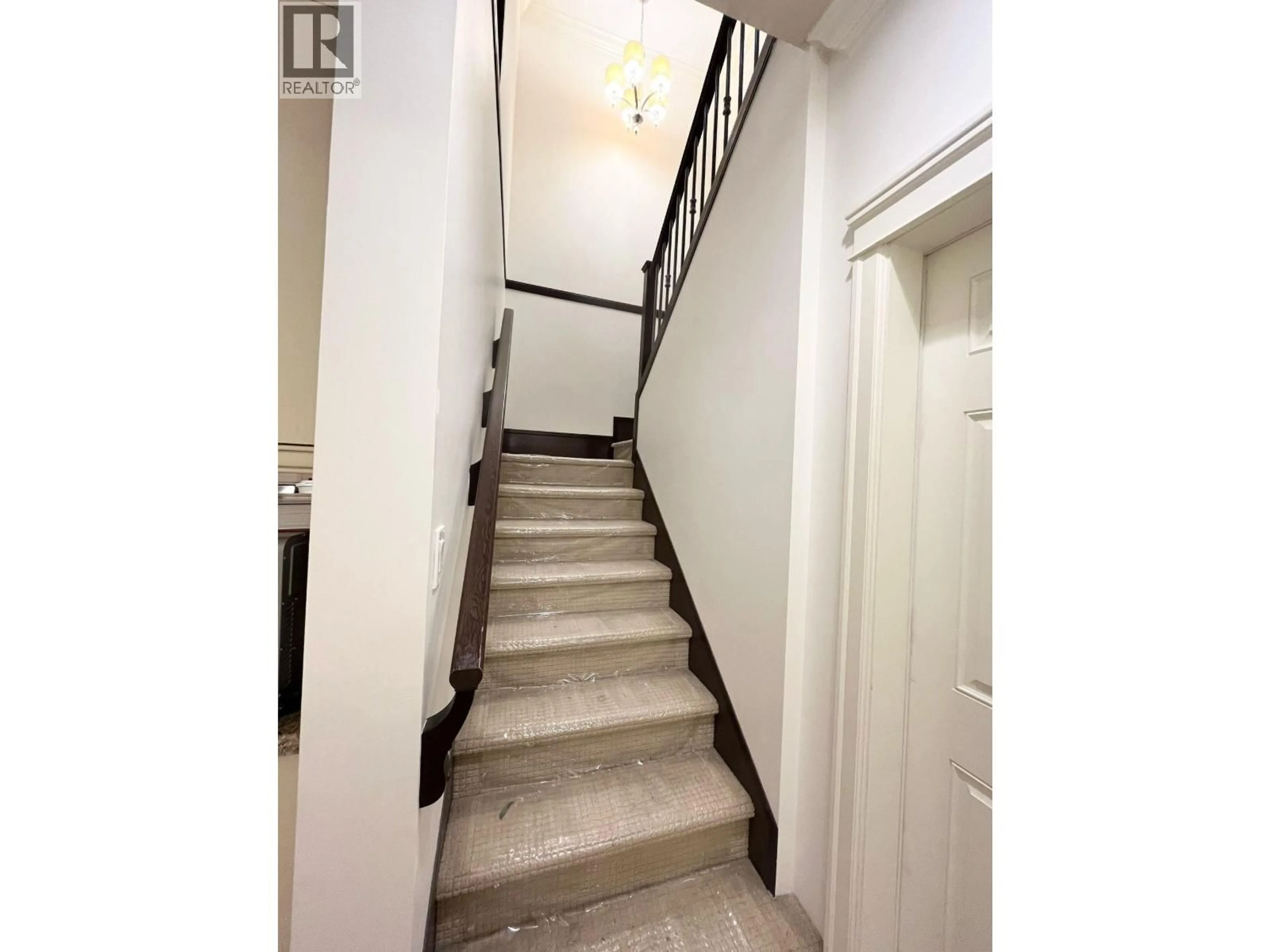 Stairs for 10 - 8091 WILLIAMS ROAD, Richmond British Columbia V7A1G4
