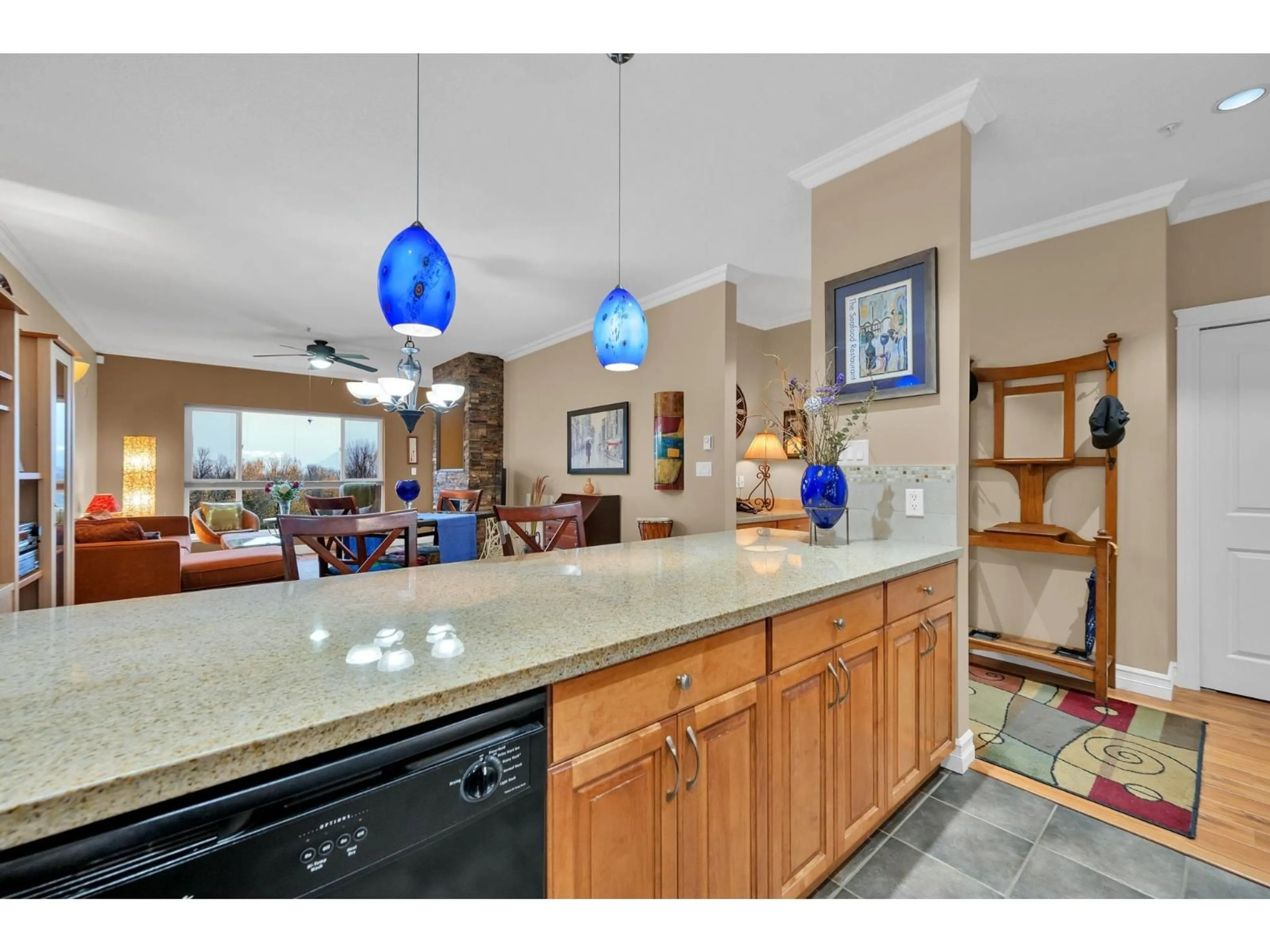 Open concept kitchen, ceramic/tile floor for 205 - 33755 7 AVENUE, Mission British Columbia V2V0A4