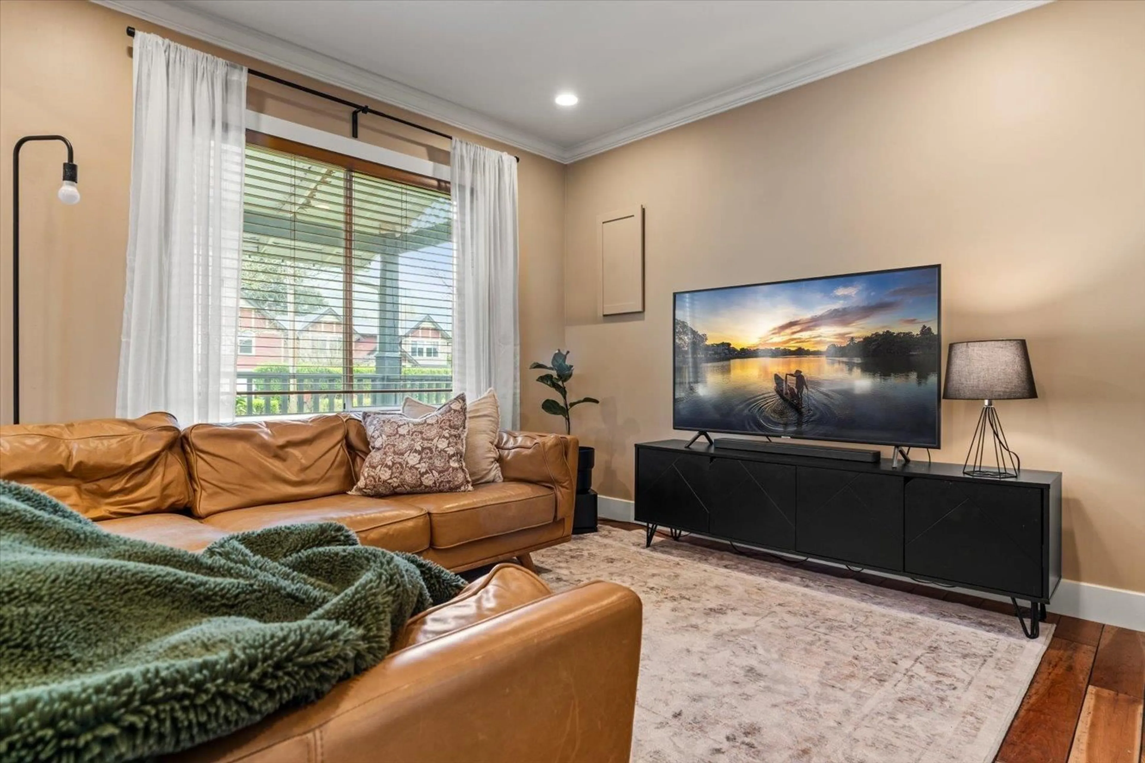 Living room with furniture, unknown for 38611 OLD YALE ROAD, Abbotsford British Columbia V3G1X5