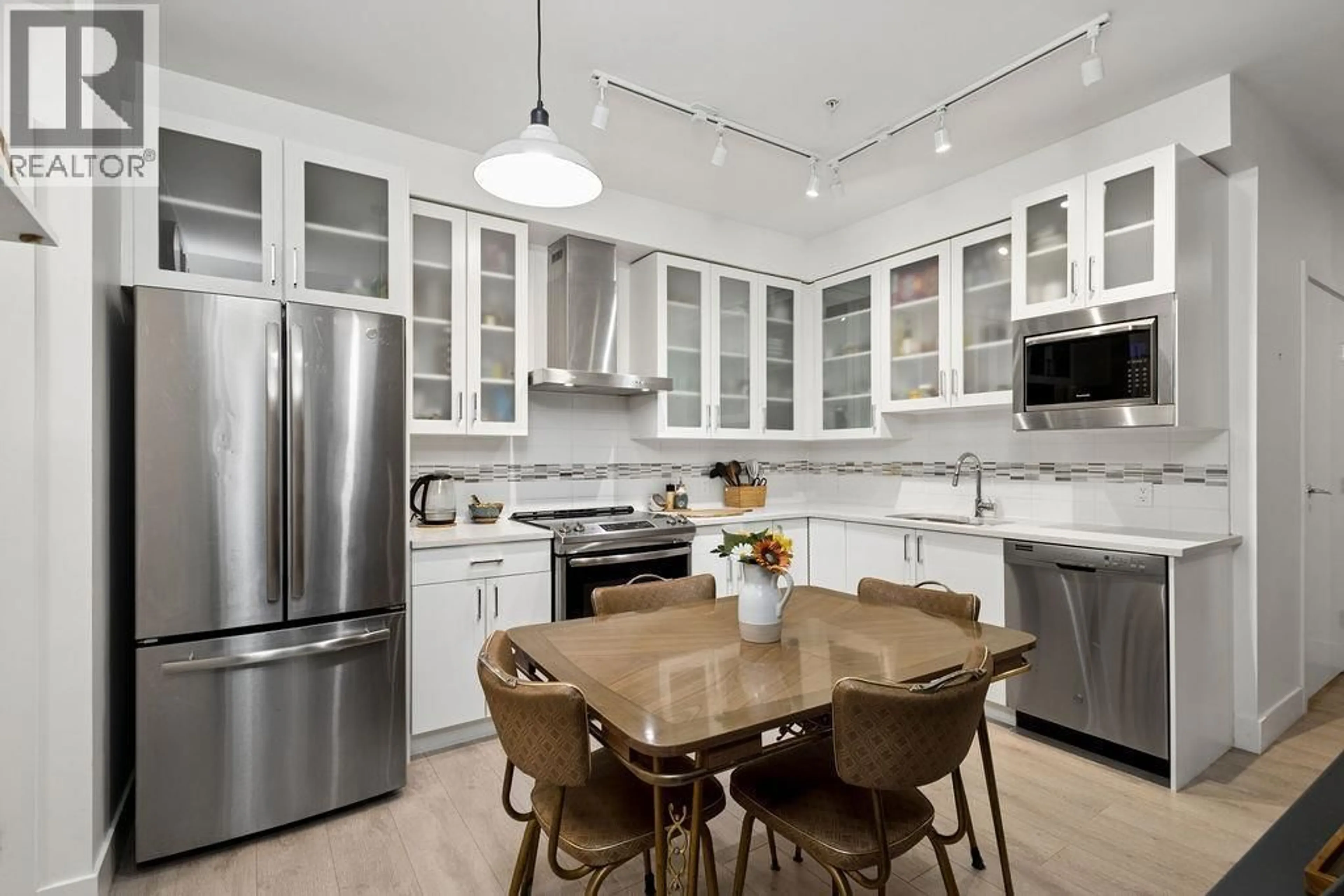 Contemporary kitchen, unknown for 4860 SLOCAN STREET, Vancouver British Columbia V5R2A3