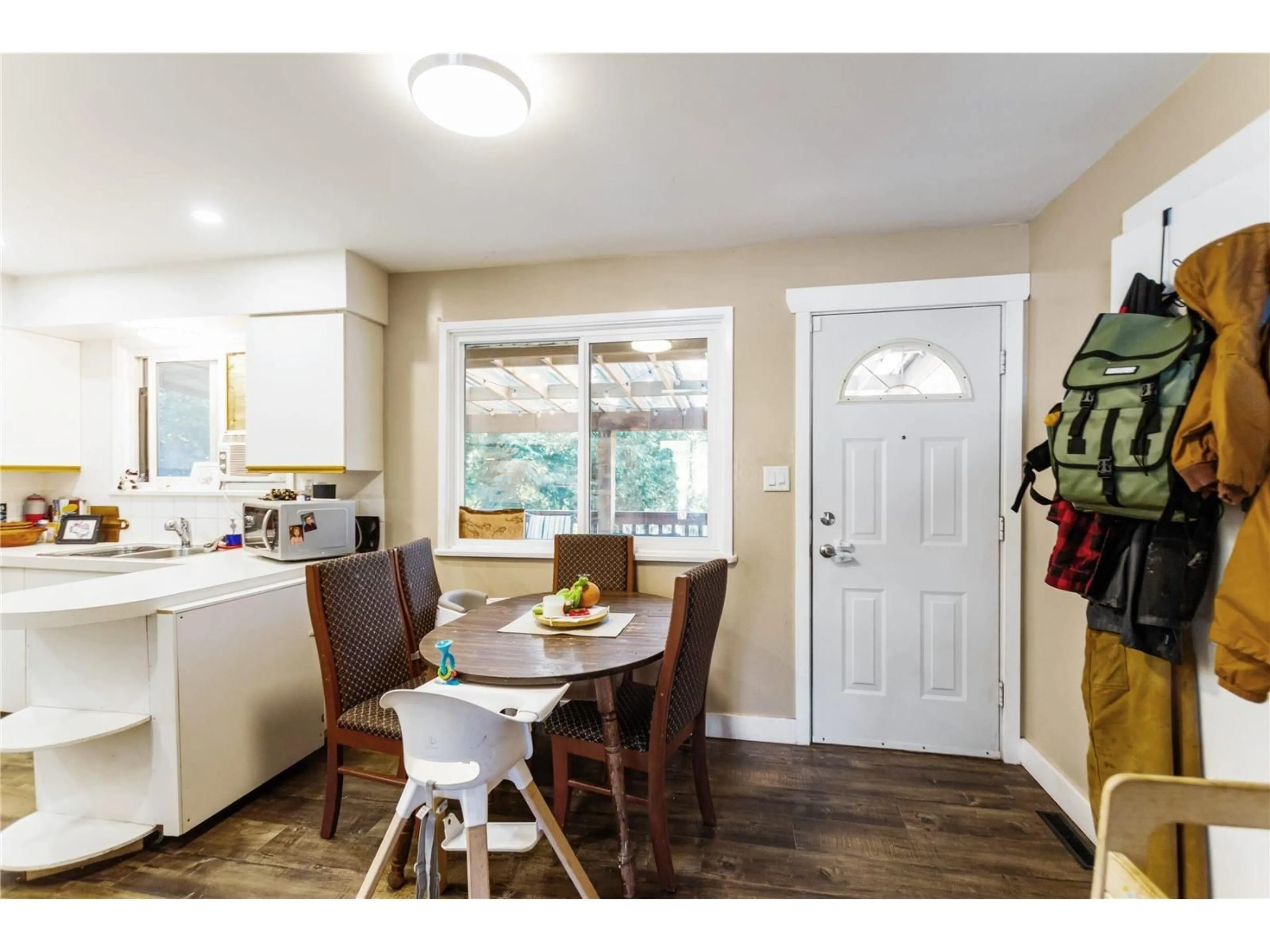 Open concept kitchen, wood/laminate floor for 648 WILLOW STREET, Hope British Columbia V0X1L0