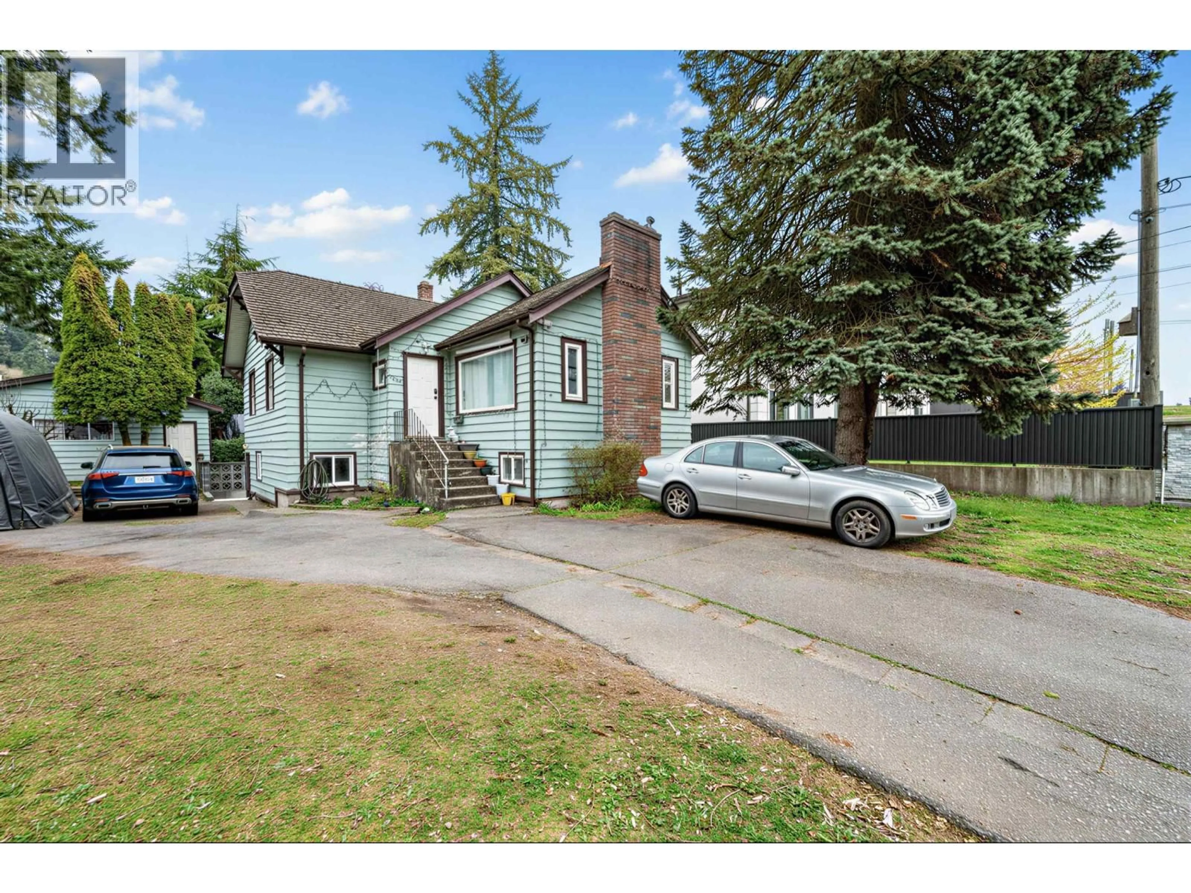 A pic from outside/outdoor area/front of a property/back of a property/a pic from drone, street for 1333 SMITH AVENUE, Coquitlam British Columbia V3J2Y1