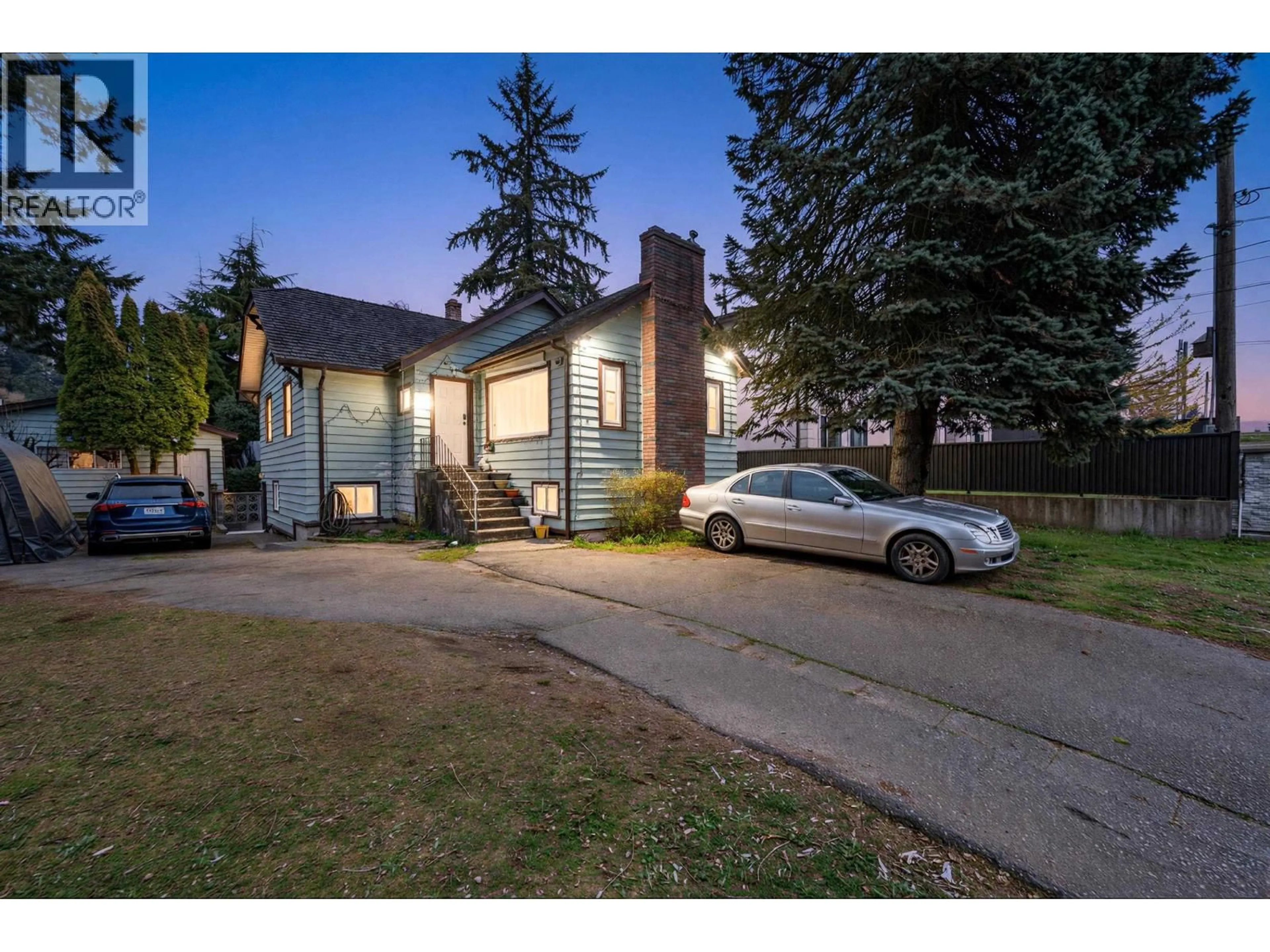 A pic from outside/outdoor area/front of a property/back of a property/a pic from drone, street for 1333 SMITH AVENUE, Coquitlam British Columbia V3J2Y1