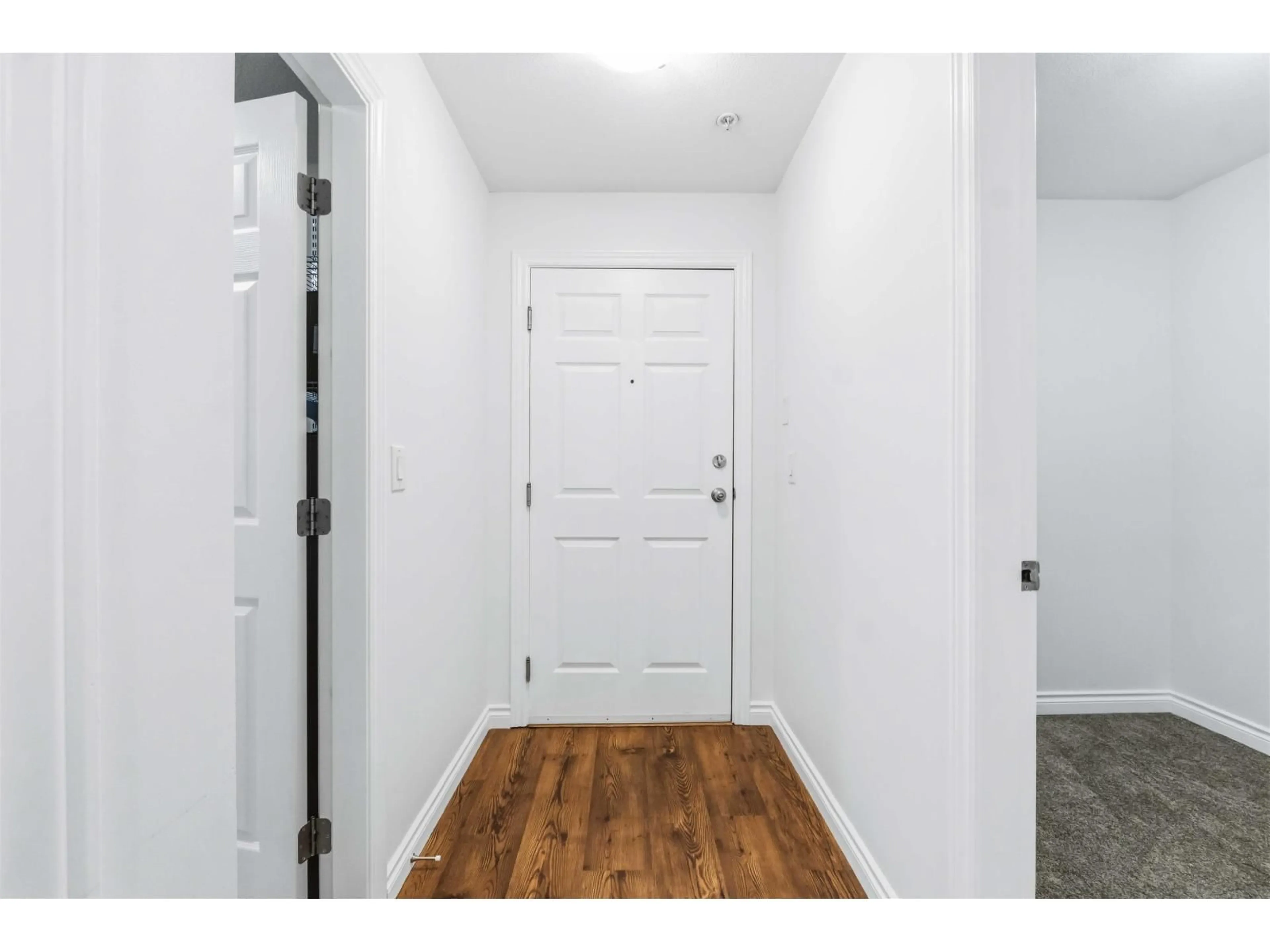 Indoor entryway for 301 - 5488 198 STREET, Langley British Columbia V3A1G2