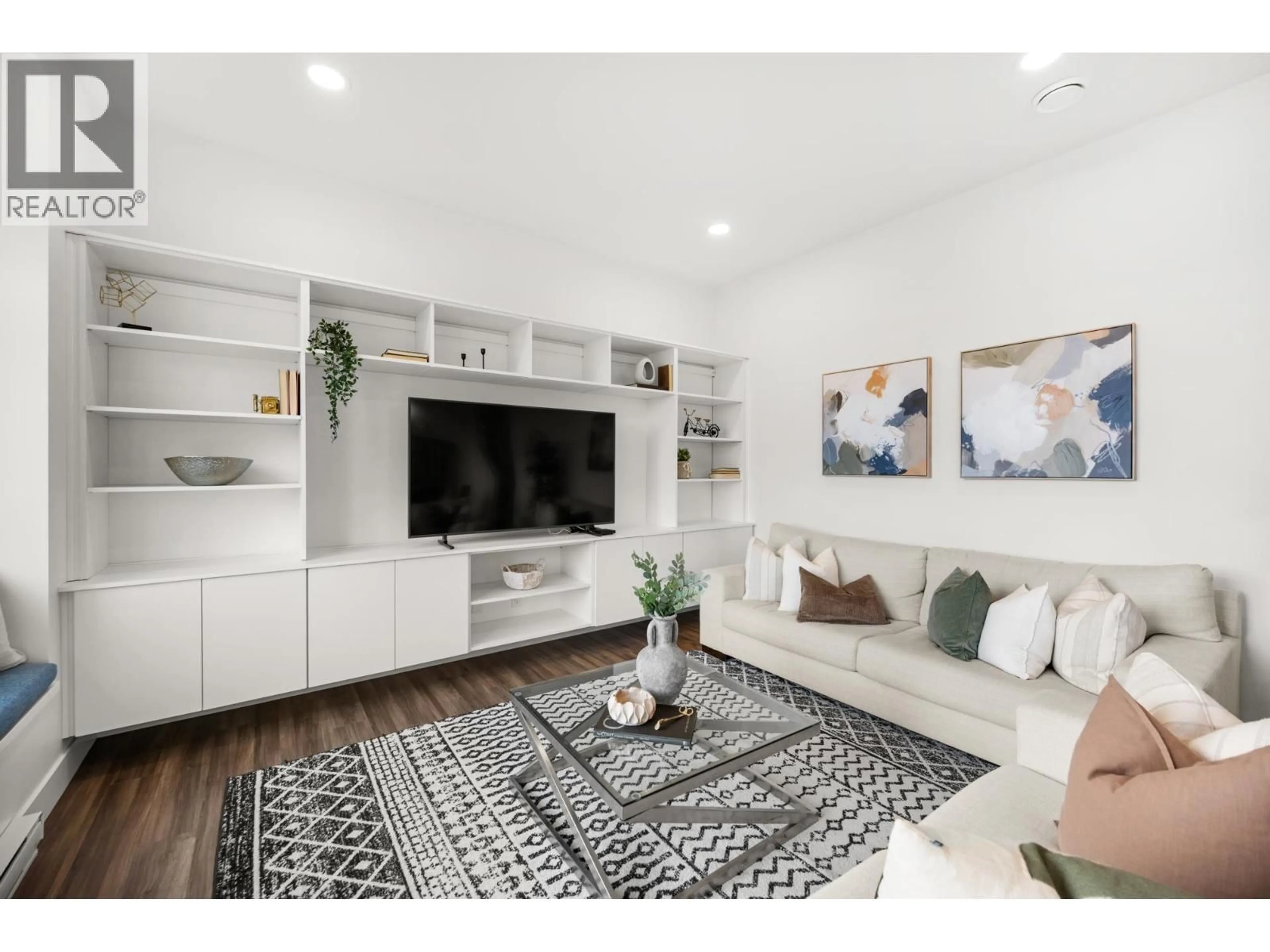 Living room with furniture, unknown for 16 - 3552 VICTORIA DRIVE, Coquitlam British Columbia V3C3V4