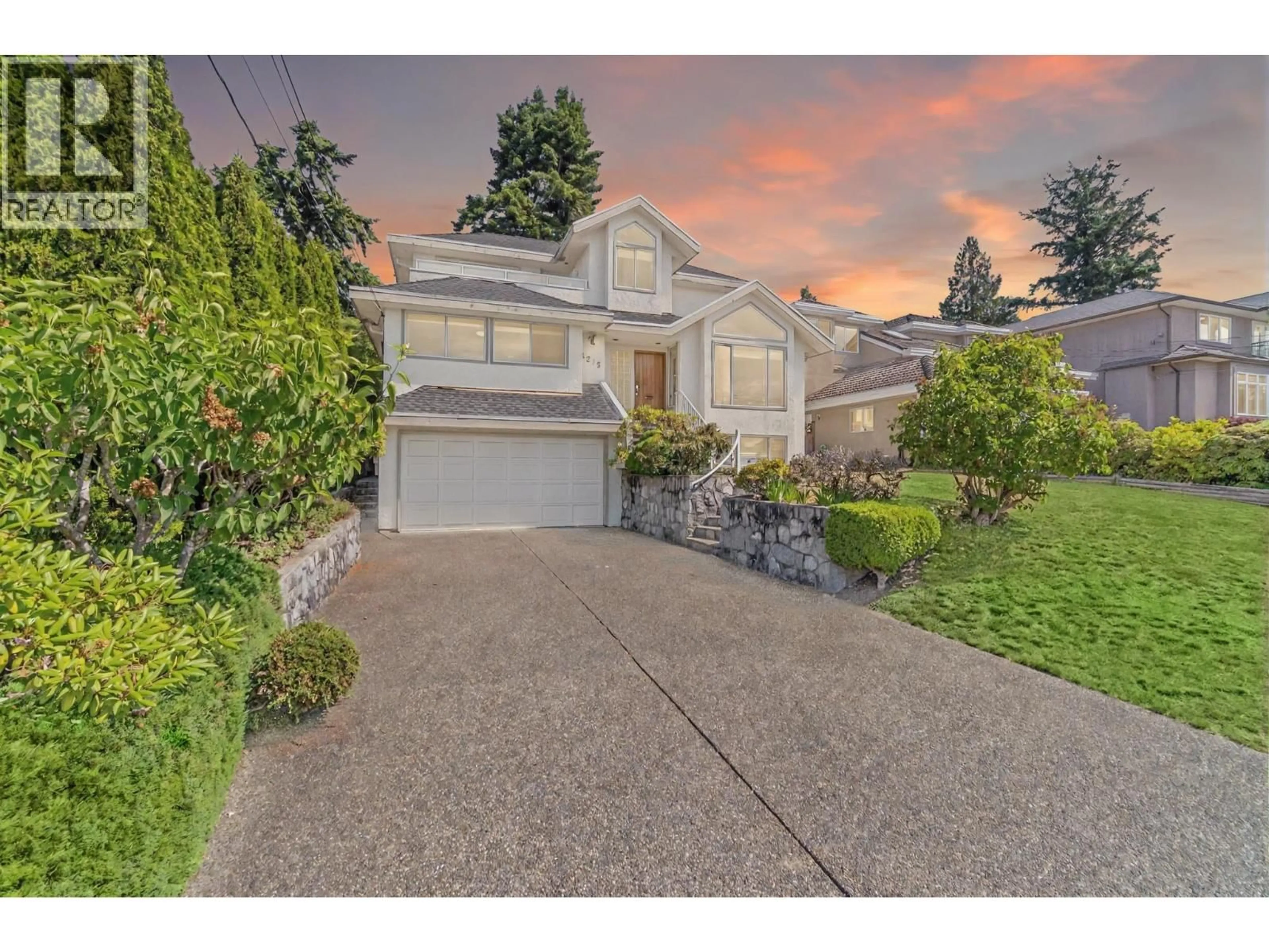 A pic from outside/outdoor area/front of a property/back of a property/a pic from drone, street for 5275 MCKEE STREET, Burnaby British Columbia V5J2T7