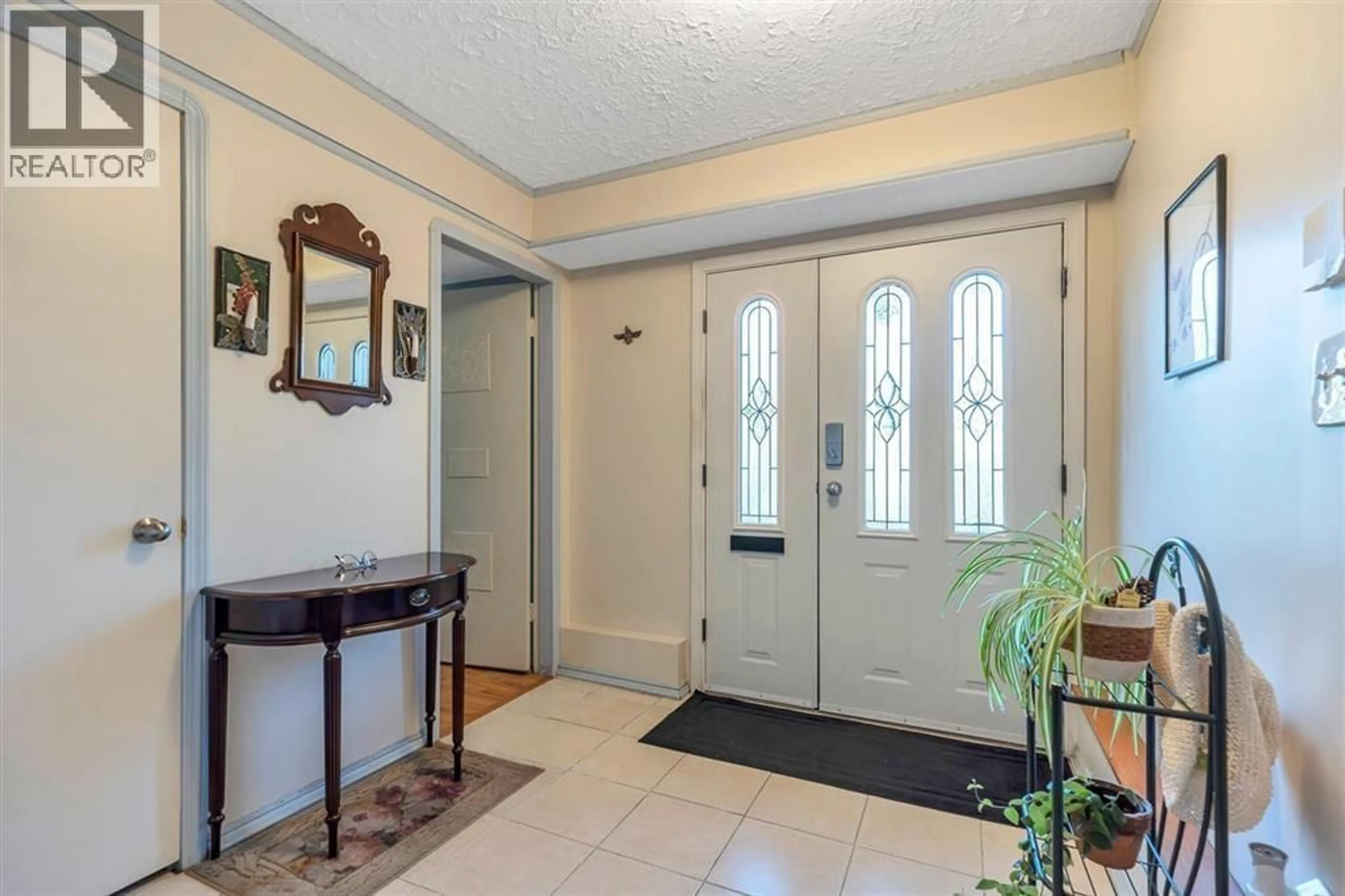 Indoor entryway for 5882 51 AVENUE, Delta British Columbia V4K2C1