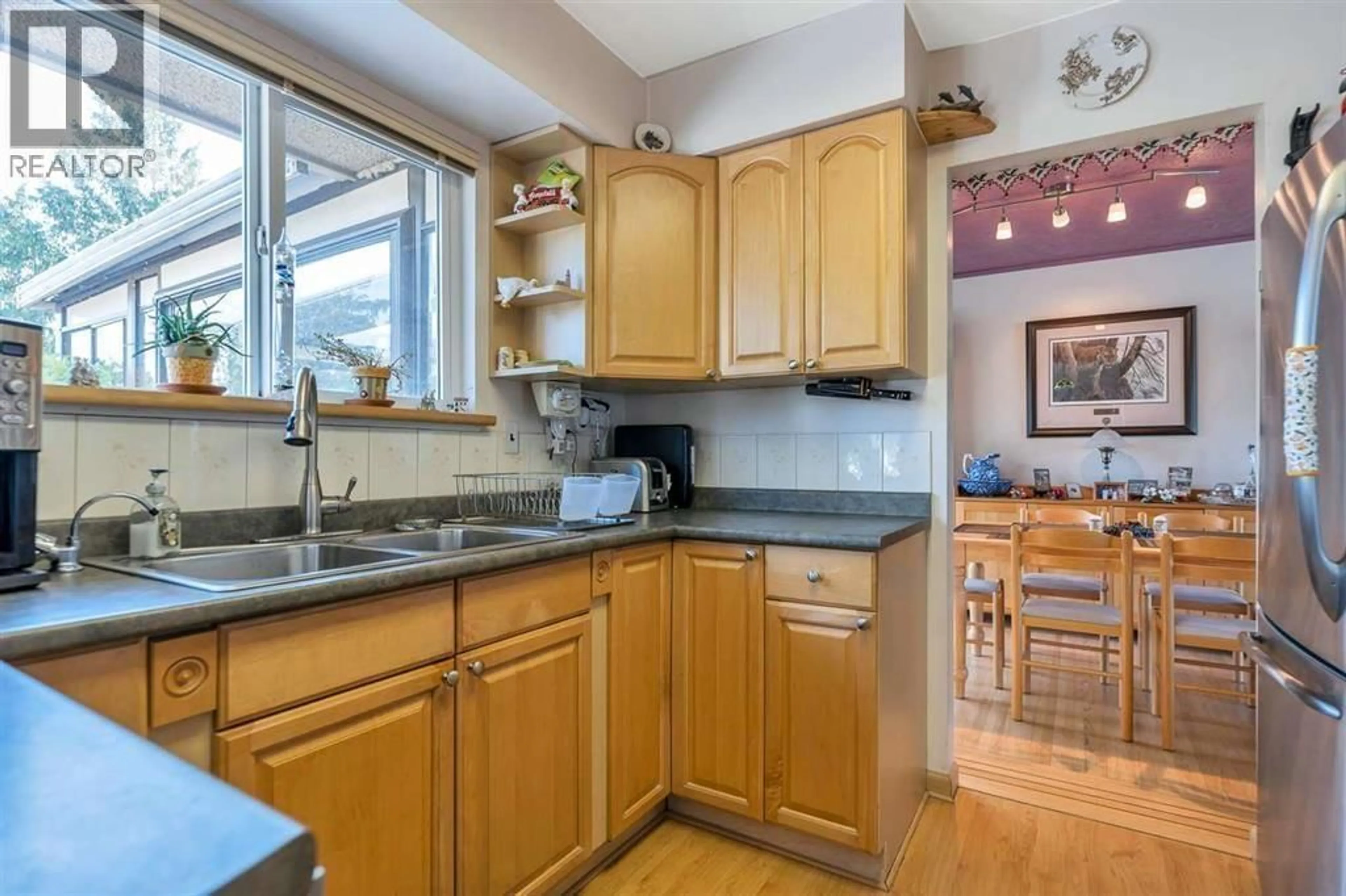 Standard kitchen, unknown for 5882 51 AVENUE, Delta British Columbia V4K2C1