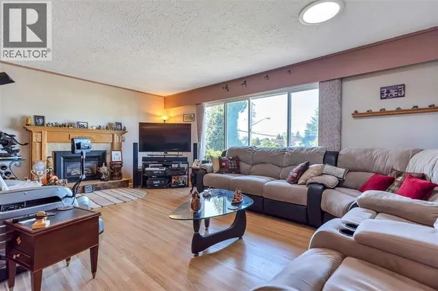 5882 51 AVENUE, Delta 5