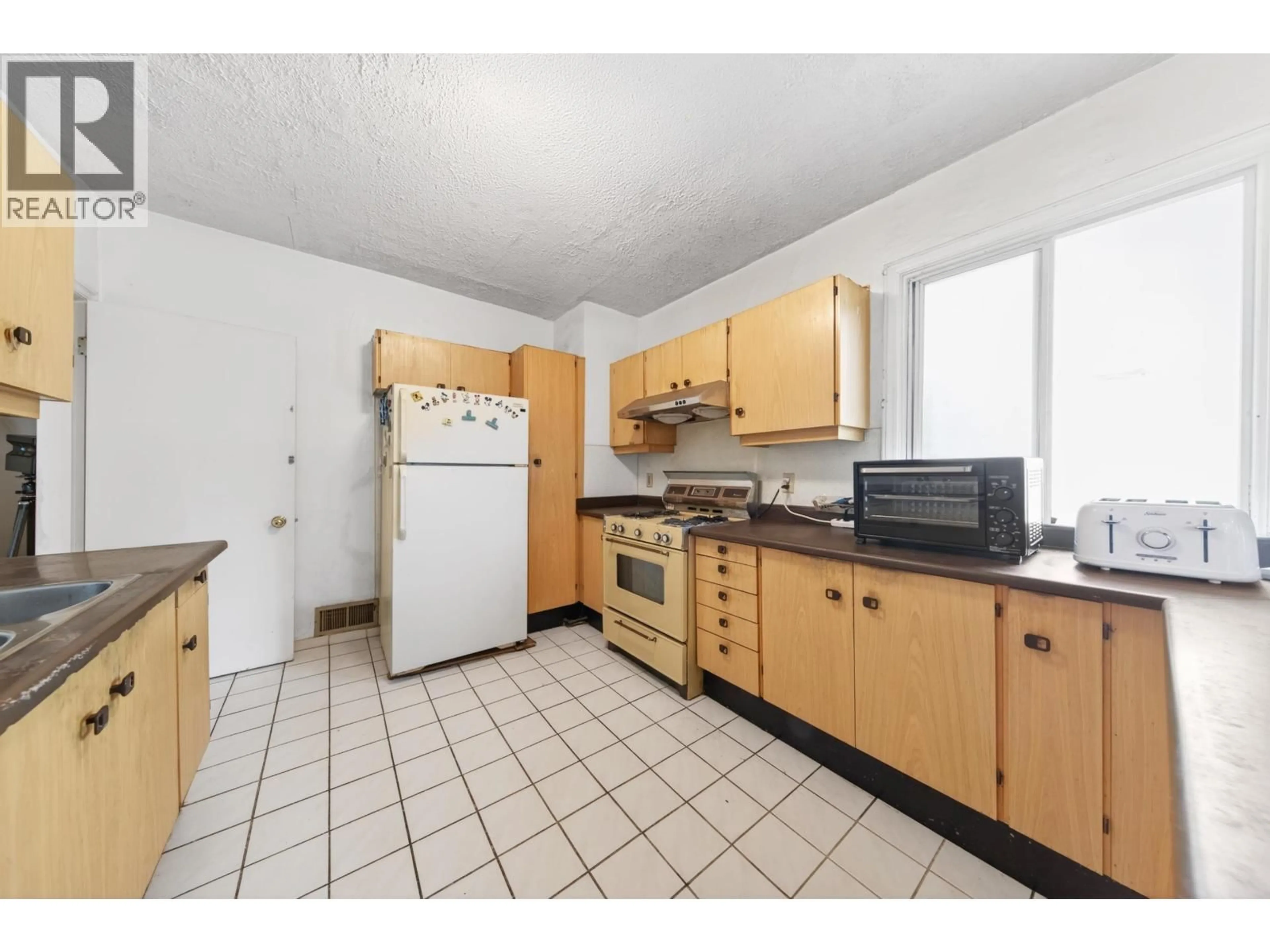 Standard kitchen, floor is not visible for 3950 LAUREL STREET, Vancouver British Columbia V5Z3V6