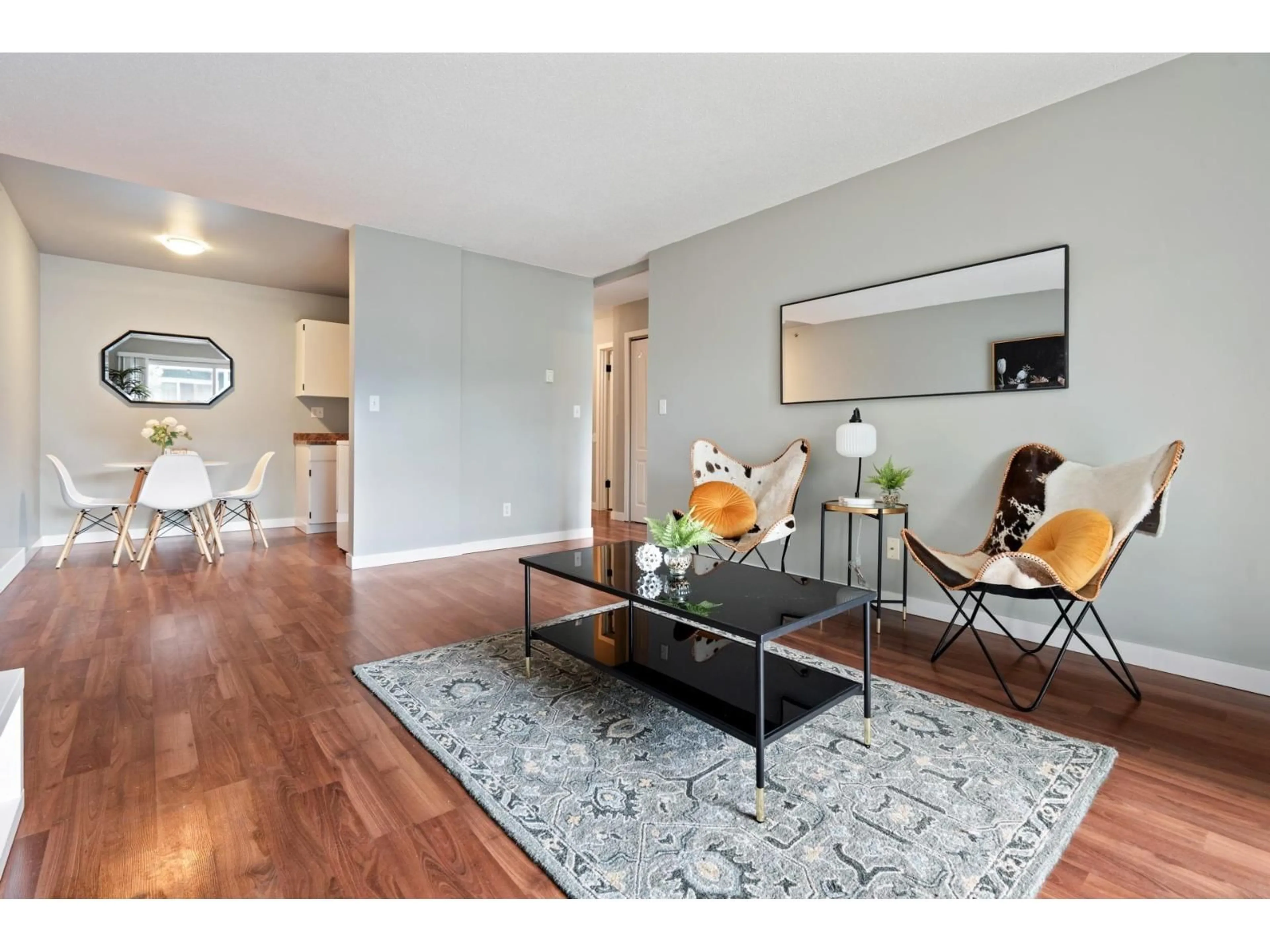 Living room with furniture, wood/laminate floor for 327 - 1783 AGASSIZ-ROSEDALE HIGHWAY, Agassiz British Columbia V0M1A4