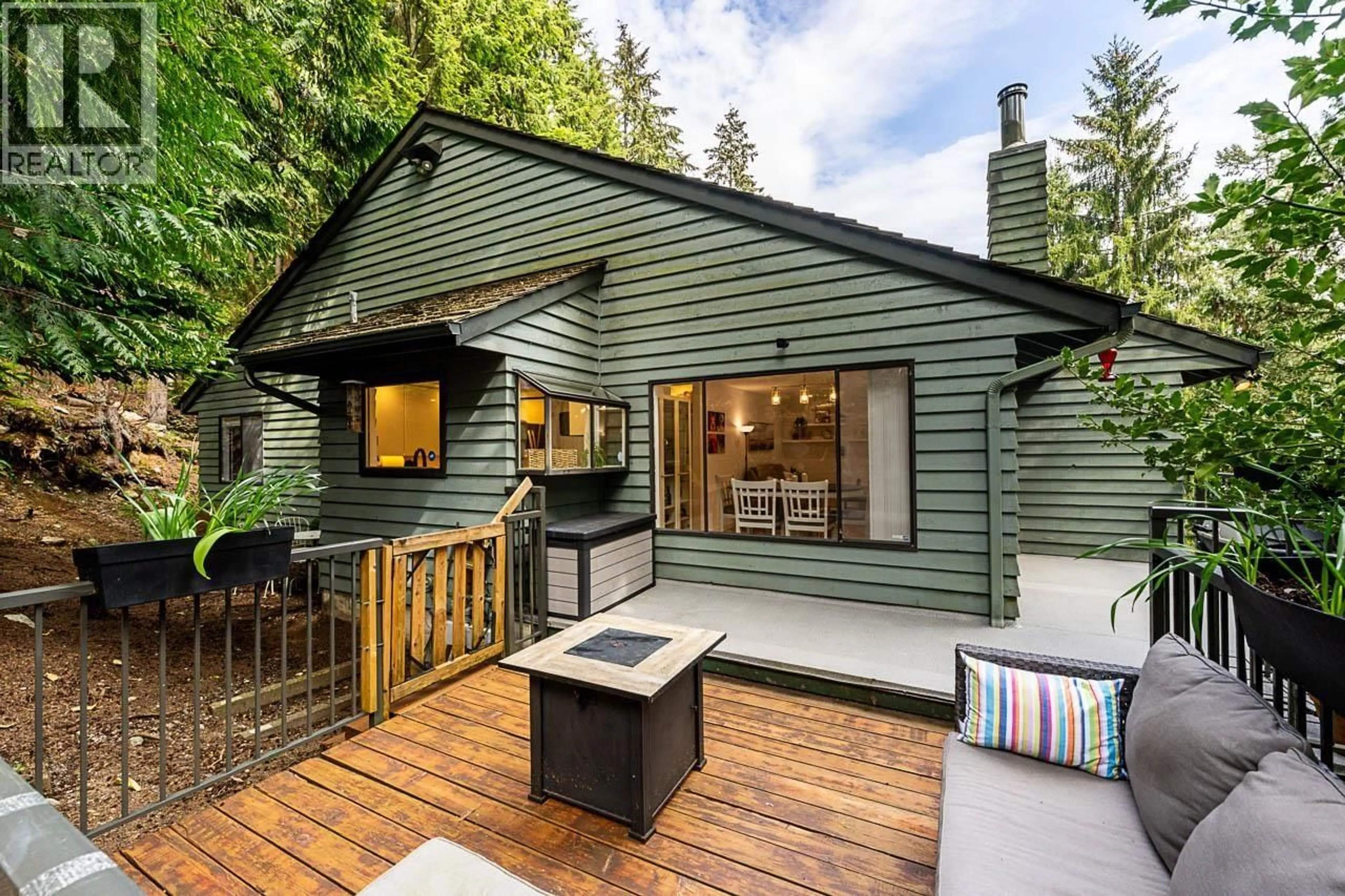 Home with vinyl exterior material, street for 3398 WILLIAM AVENUE, North Vancouver British Columbia V7K2Z6