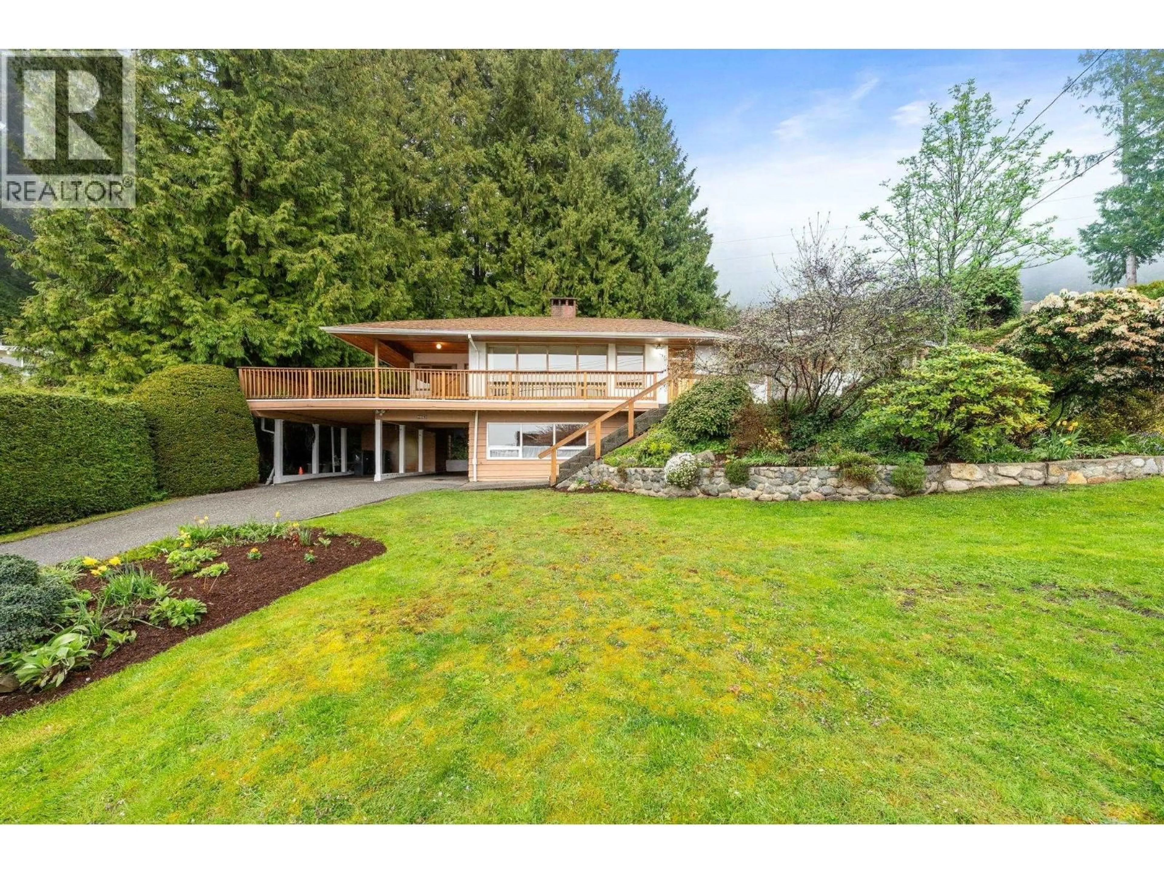 A pic from outside/outdoor area/front of a property/back of a property/a pic from drone, unknown for 234 RONDOVAL CRESCENT, North Vancouver British Columbia V7N2W7