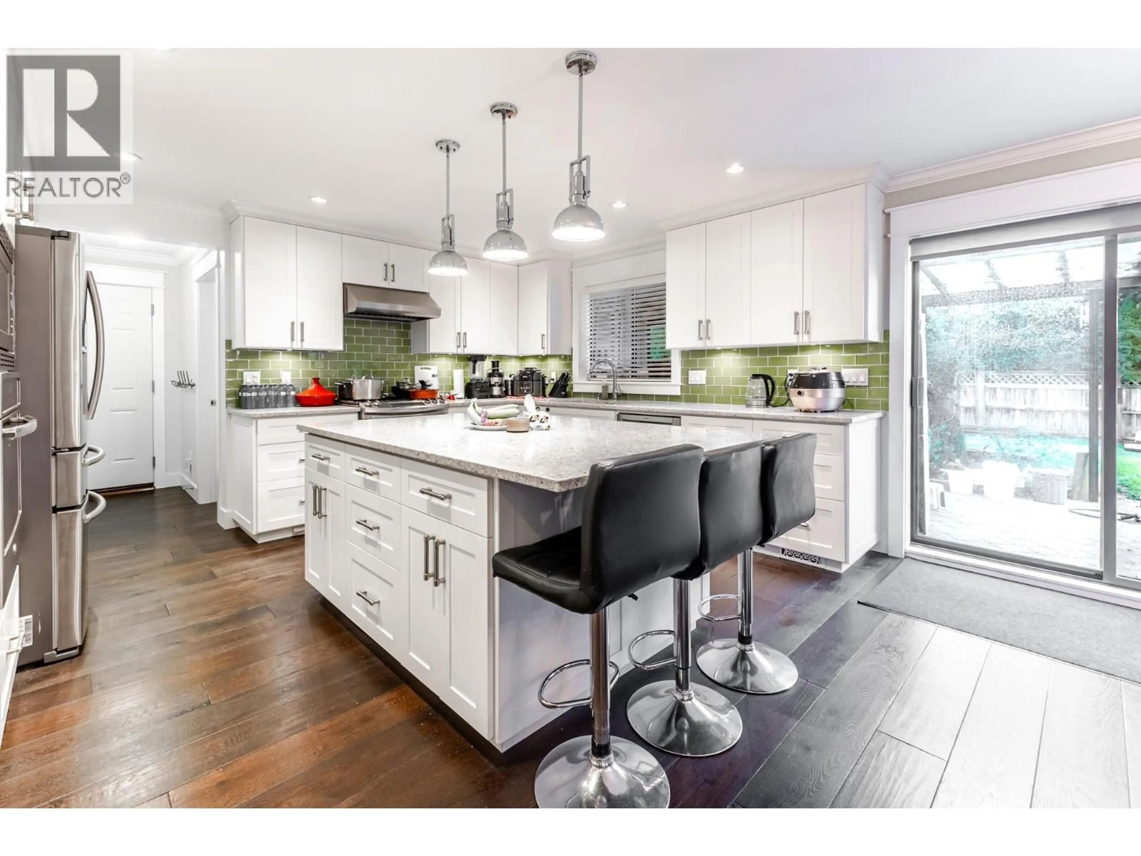 Contemporary kitchen, unknown for 21315 RIVER ROAD, Maple Ridge British Columbia V2X2B1