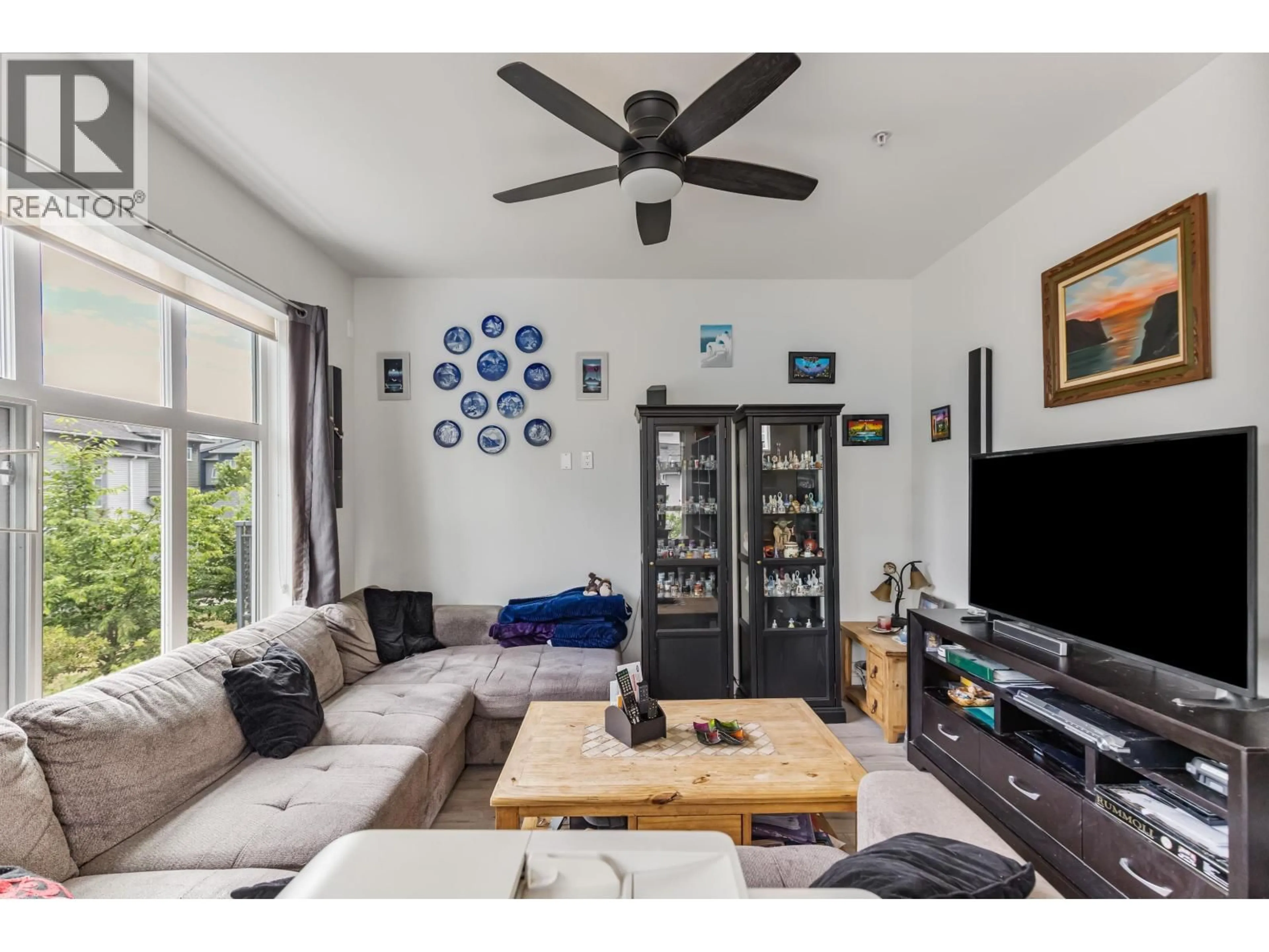 Living room with furniture, unknown for 21 - 24076 112 AVENUE, Maple Ridge British Columbia V2W0K2