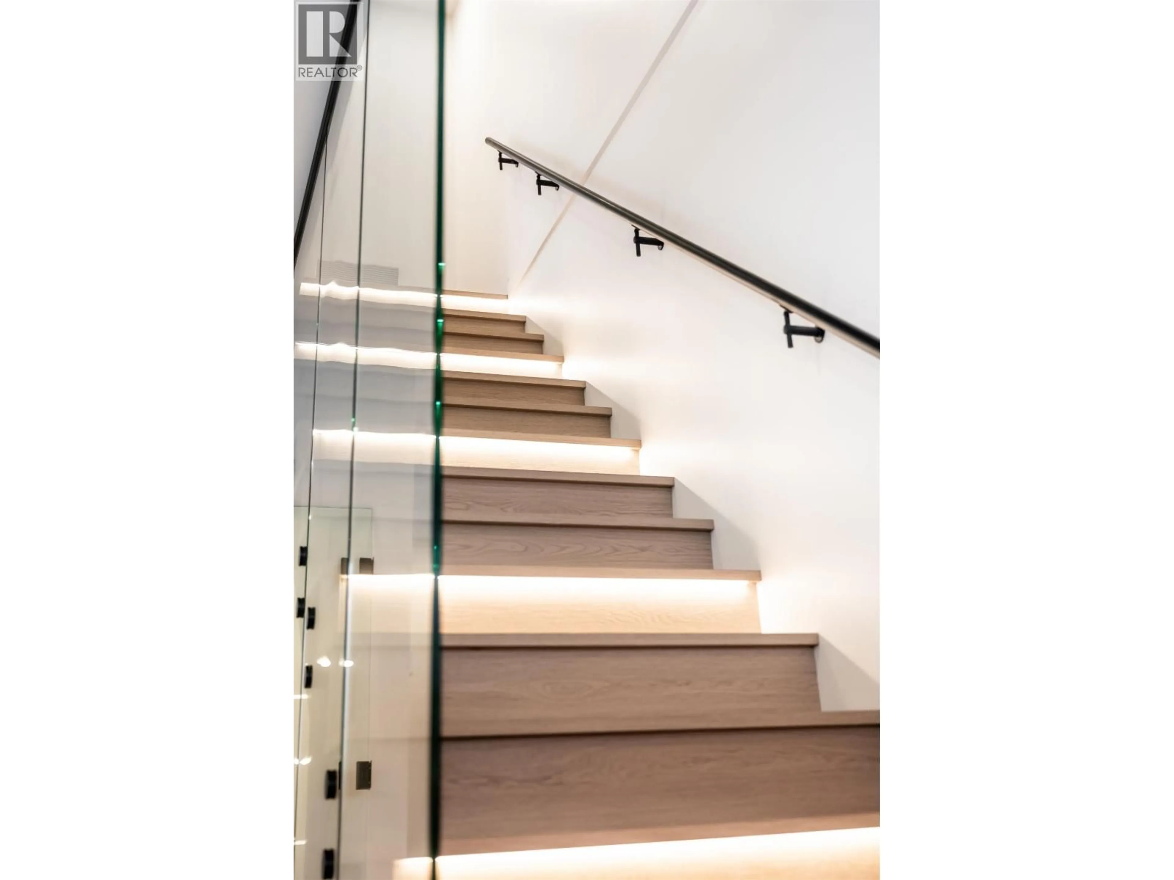 Stairs for 7962 INVERNESS STREET, Vancouver British Columbia V5X4H7