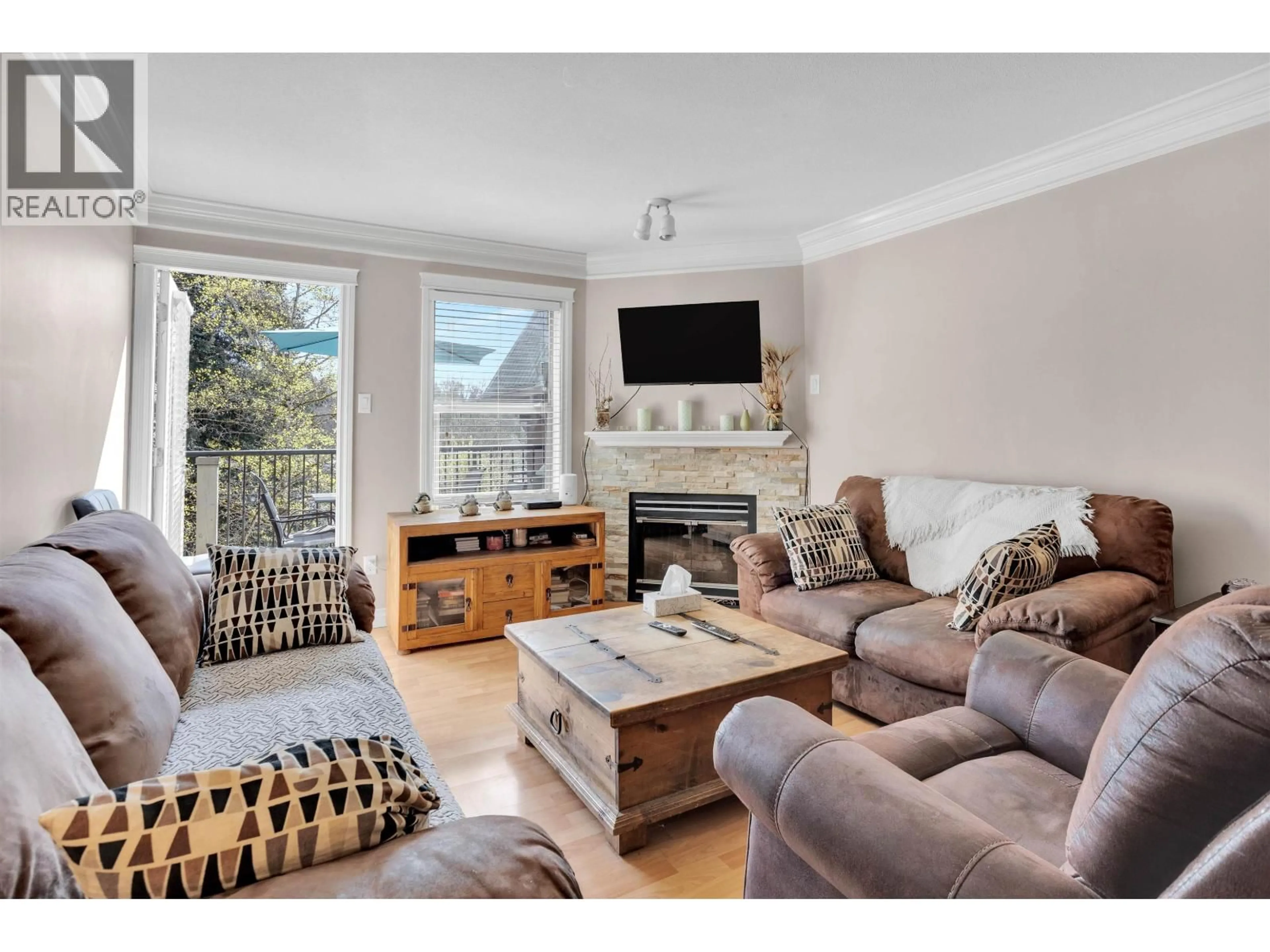 Living room with furniture, wood/laminate floor for 417 - 1591 BOOTH AVENUE, Coquitlam British Columbia V3K1B7