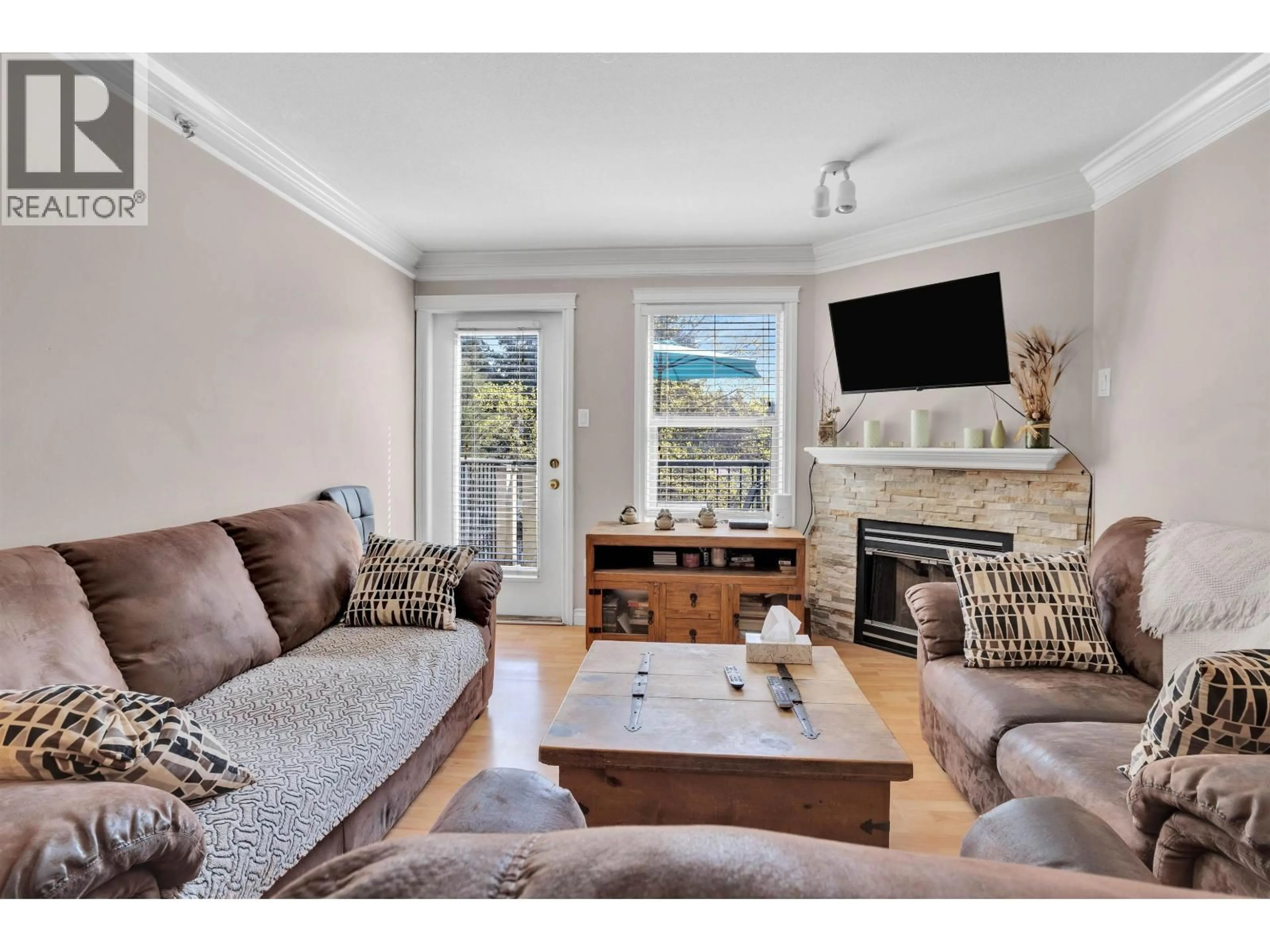 Living room with furniture, wood/laminate floor for 417 - 1591 BOOTH AVENUE, Coquitlam British Columbia V3K1B7