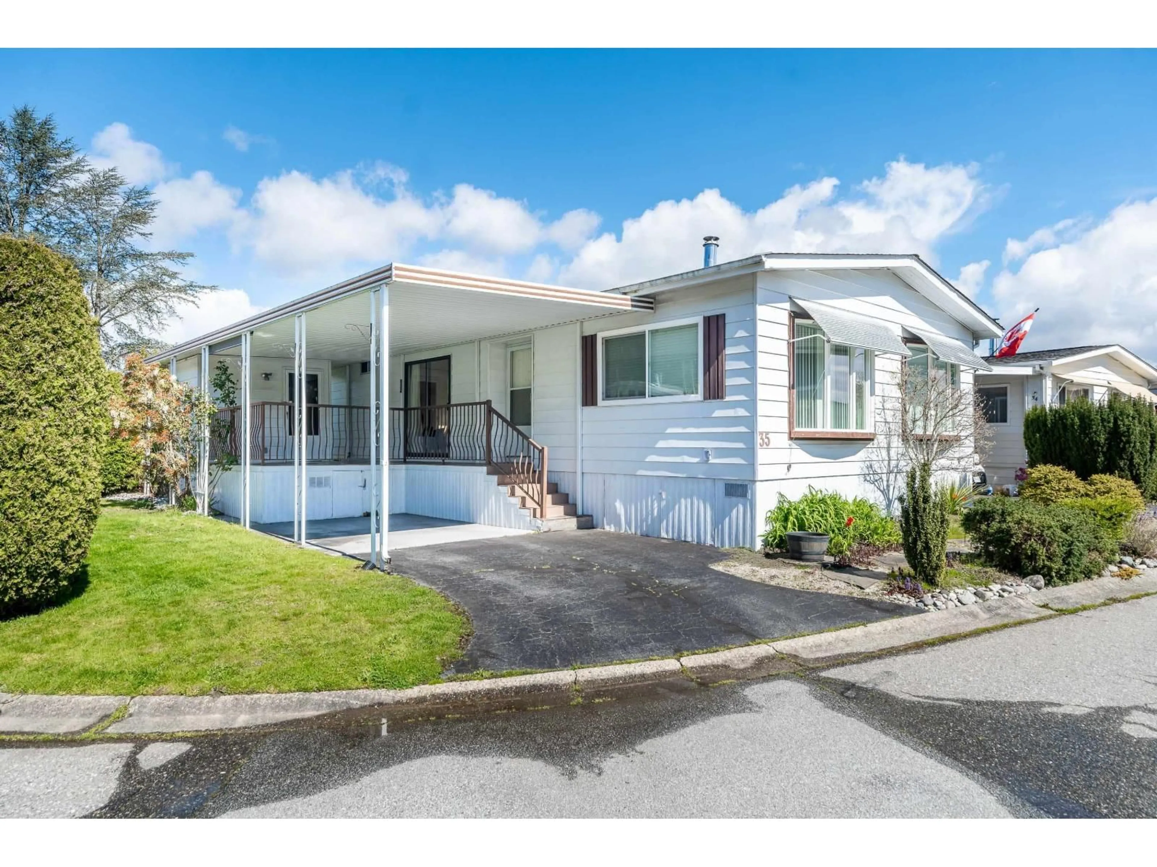 Home with vinyl exterior material, street for 35 - 2120 KING GEORGE BOULEVARD, Surrey British Columbia V4A6Y8