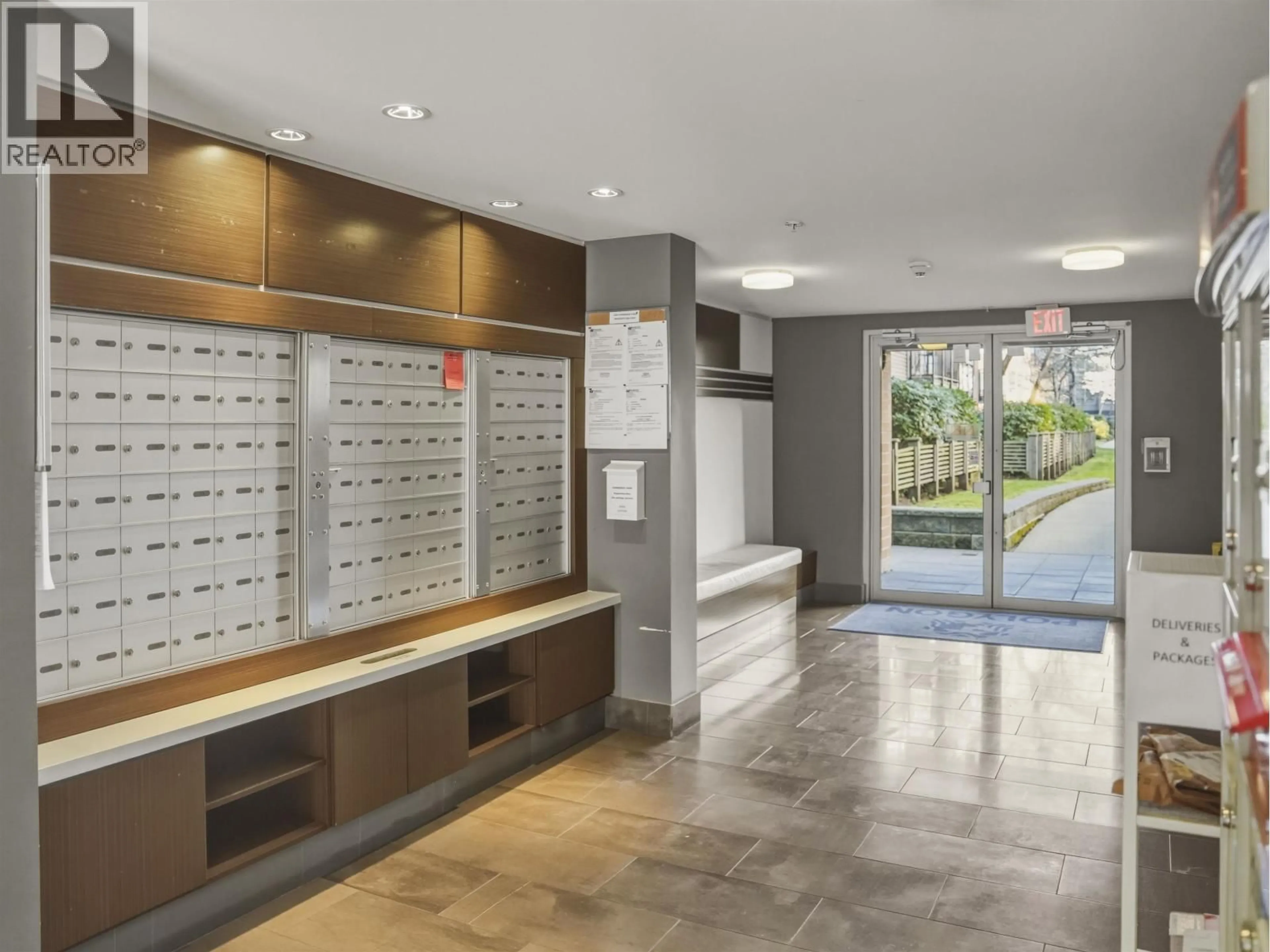 Indoor foyer for 110 - 9399 TOMICKI AVENUE, Richmond British Columbia V6X0H6