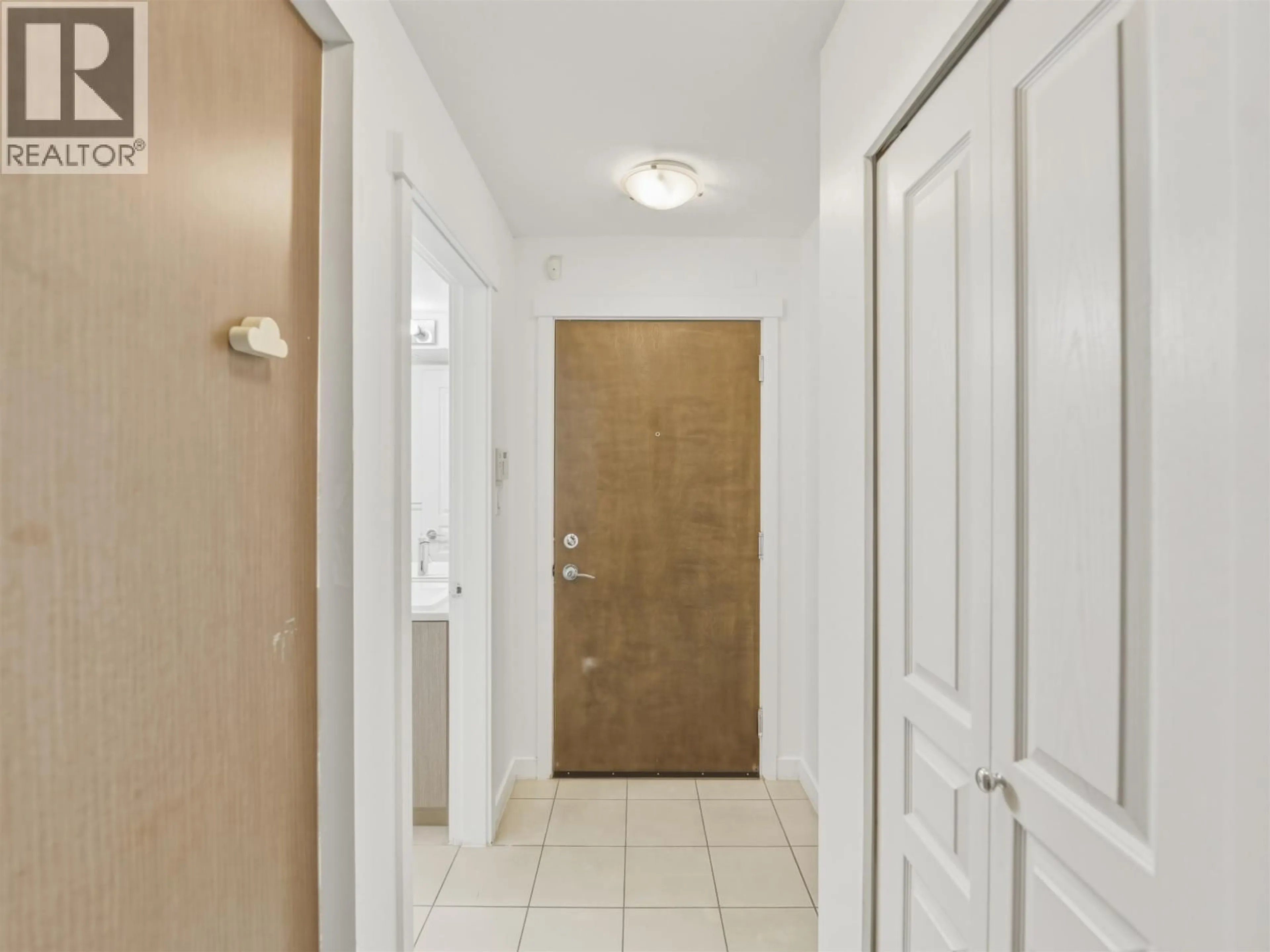 Indoor entryway for 110 - 9399 TOMICKI AVENUE, Richmond British Columbia V6X0H6