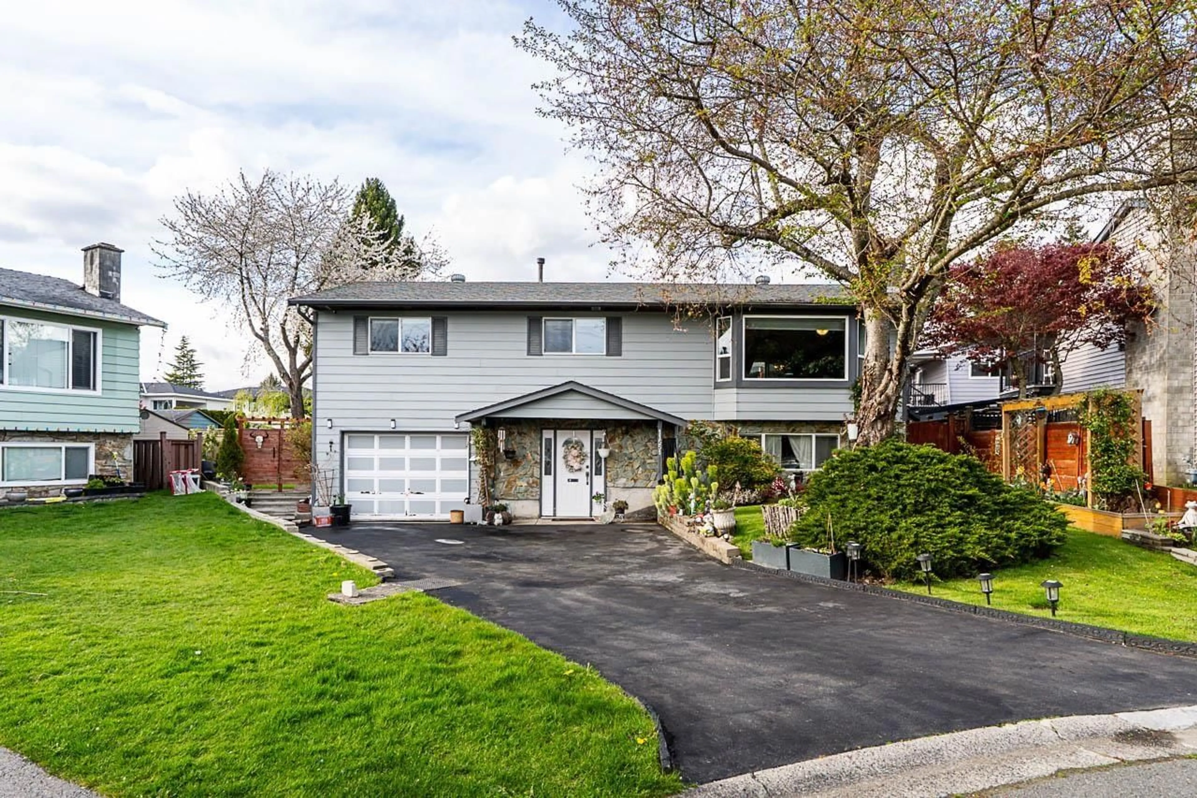 Home with vinyl exterior material, street for 11551 PARKWOOD PLACE, Delta British Columbia V4C7L1