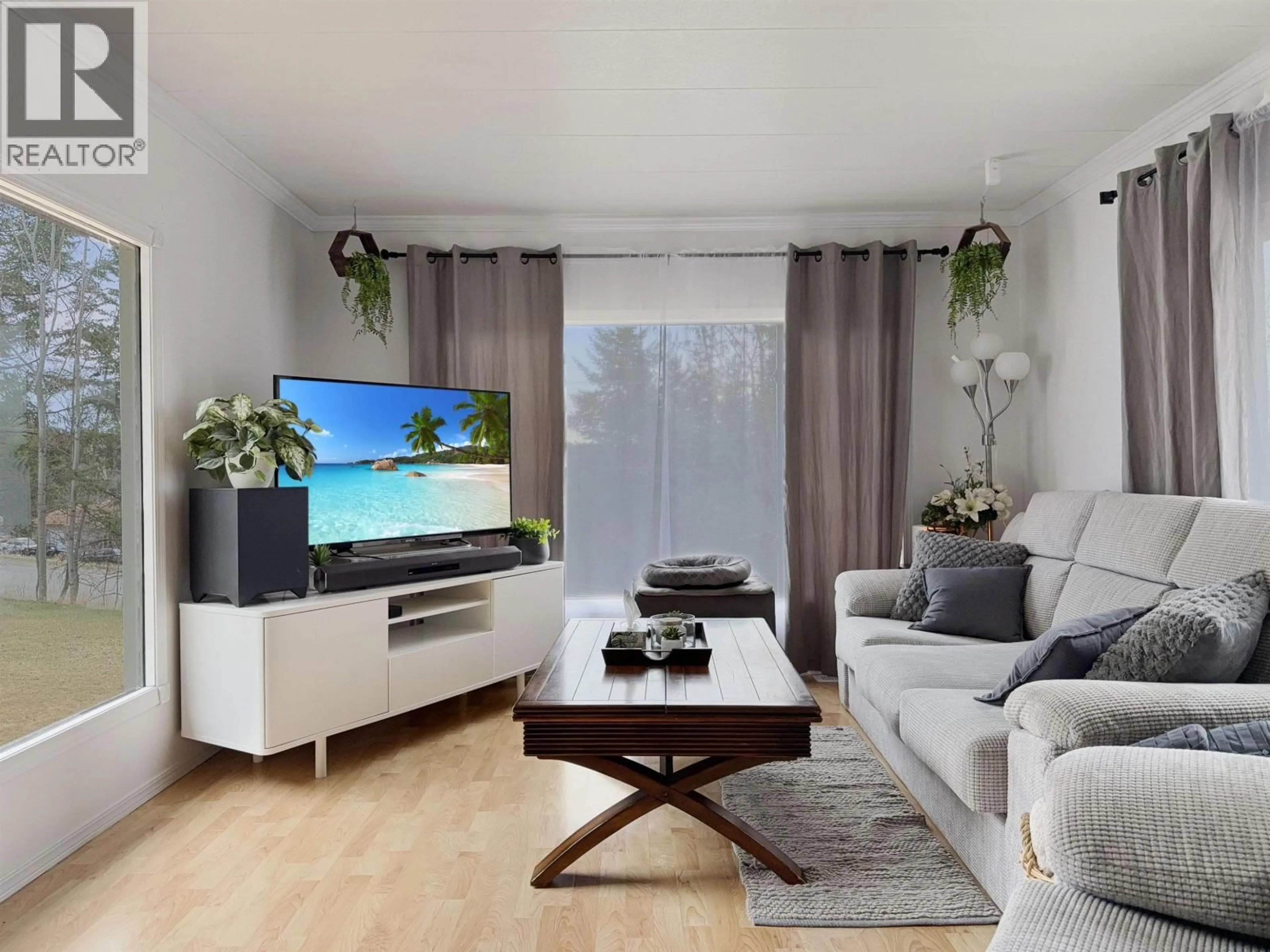 Living room with furniture, wood/laminate floor for 913 HODGSON ROAD, Williams Lake British Columbia V2G4Y3