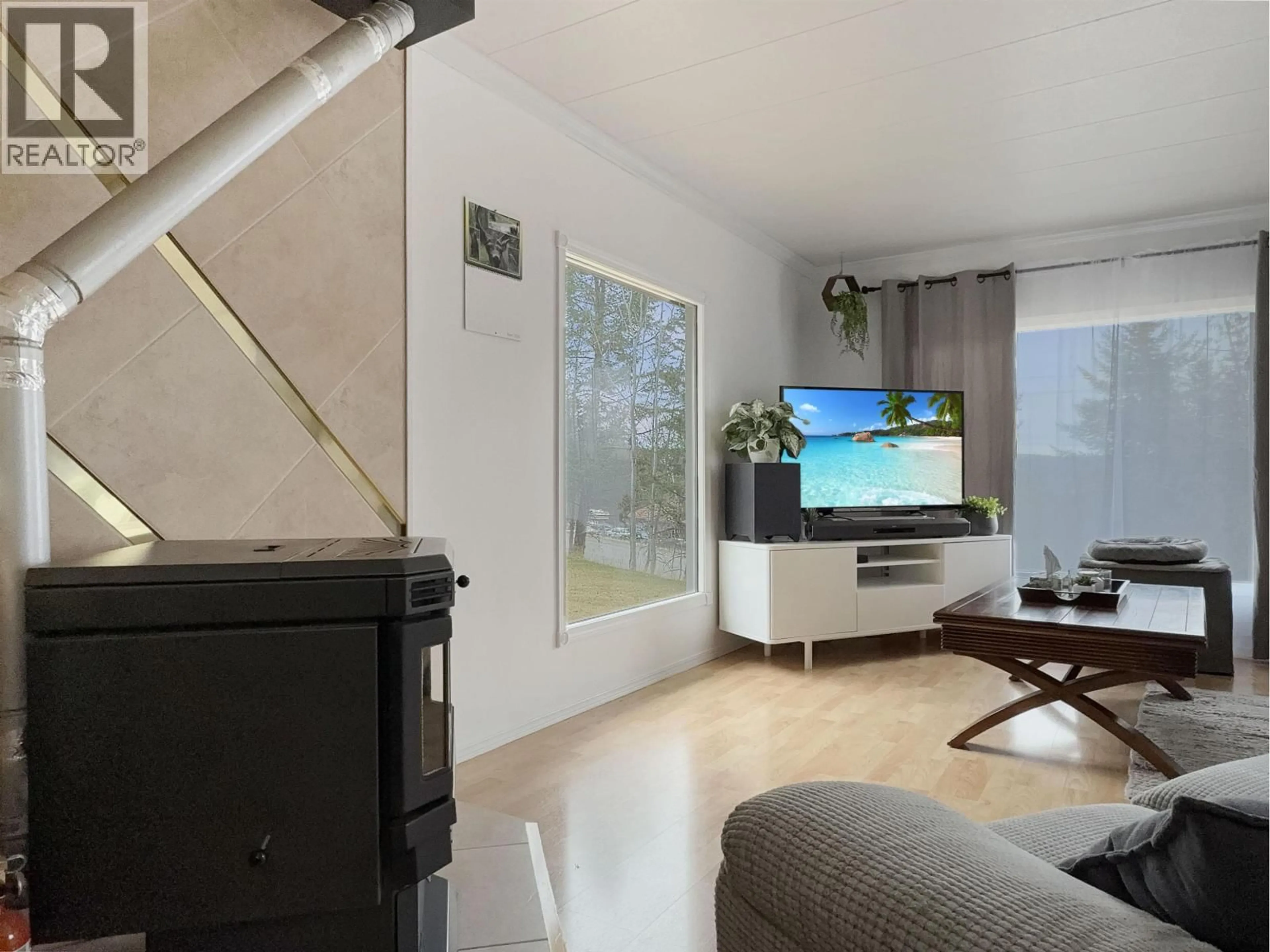 Living room with furniture, unknown for 913 HODGSON ROAD, Williams Lake British Columbia V2G4Y3