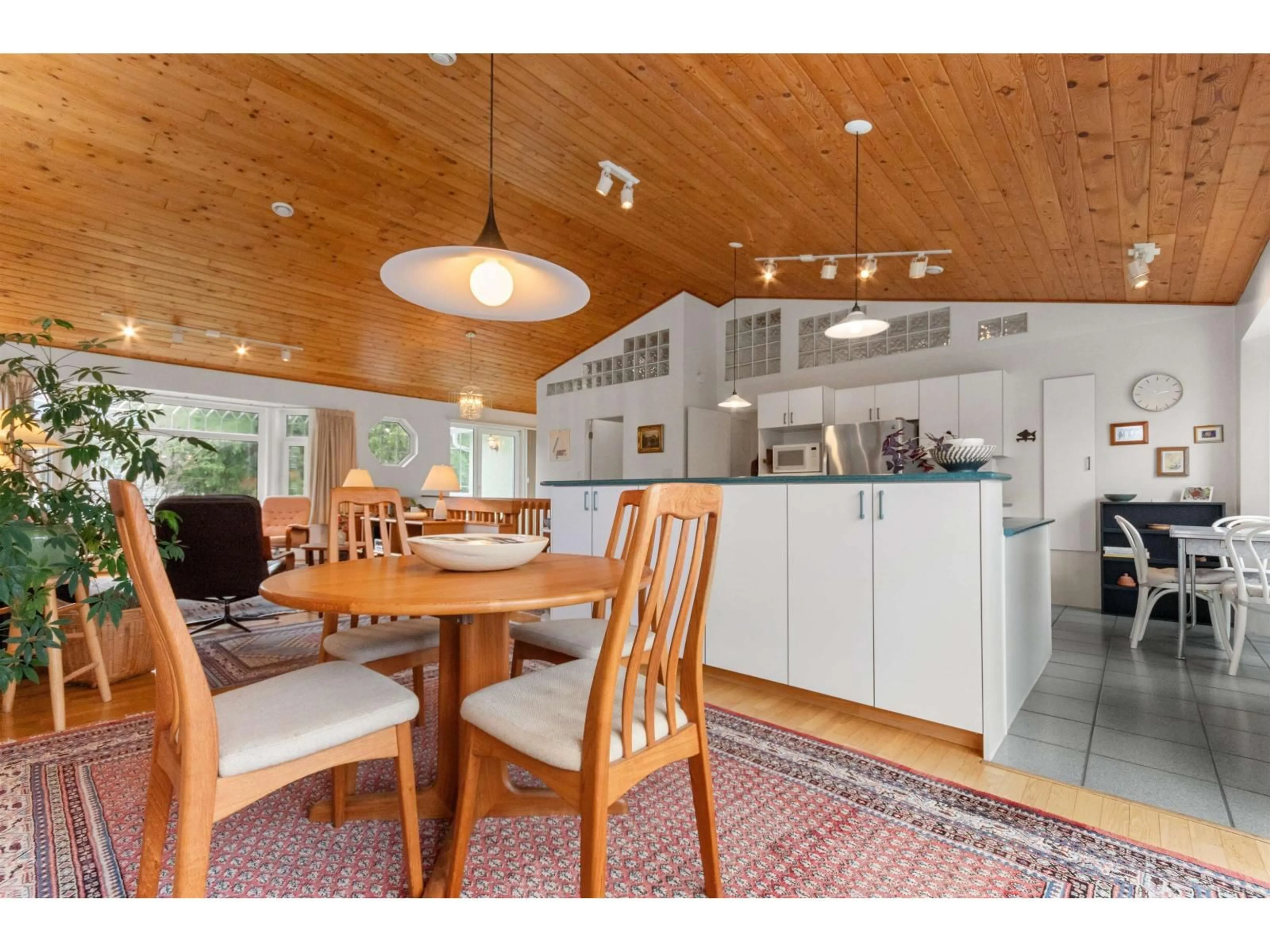 Open concept kitchen, wood/laminate floor for 711 FRASER AVENUE, Hope British Columbia V0X1L0