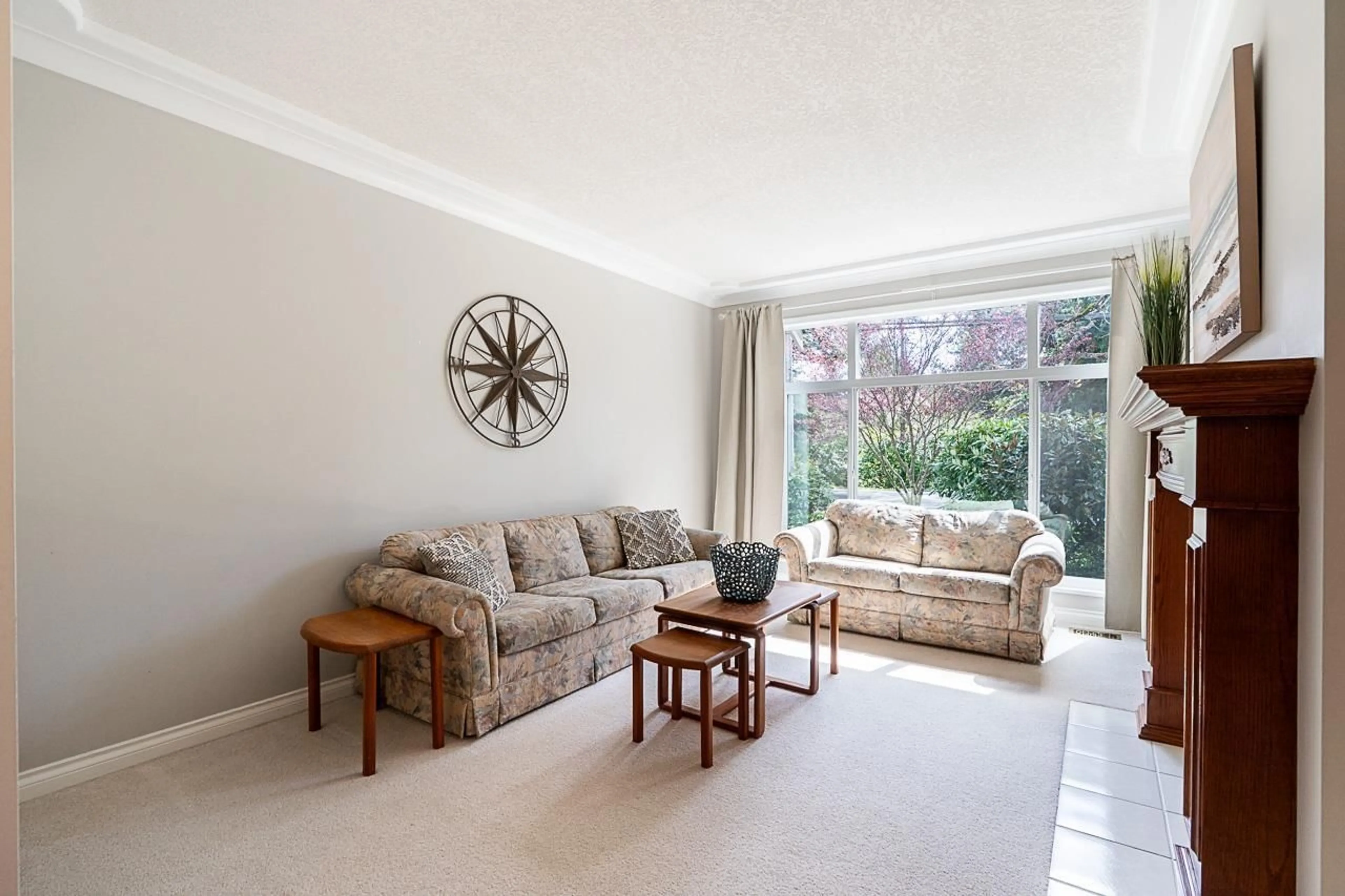 Living room with furniture, unknown for 20947 44 AVENUE, Langley British Columbia V3A5A9