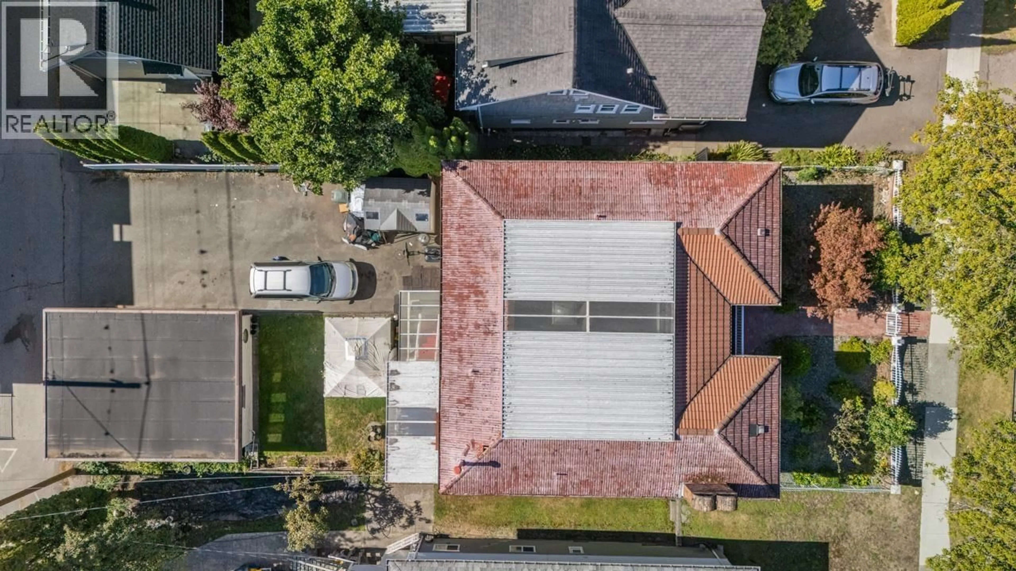 A pic from outside/outdoor area/front of a property/back of a property/a pic from drone, street for 2472 12TH AVENUE, Vancouver British Columbia V5M2C2