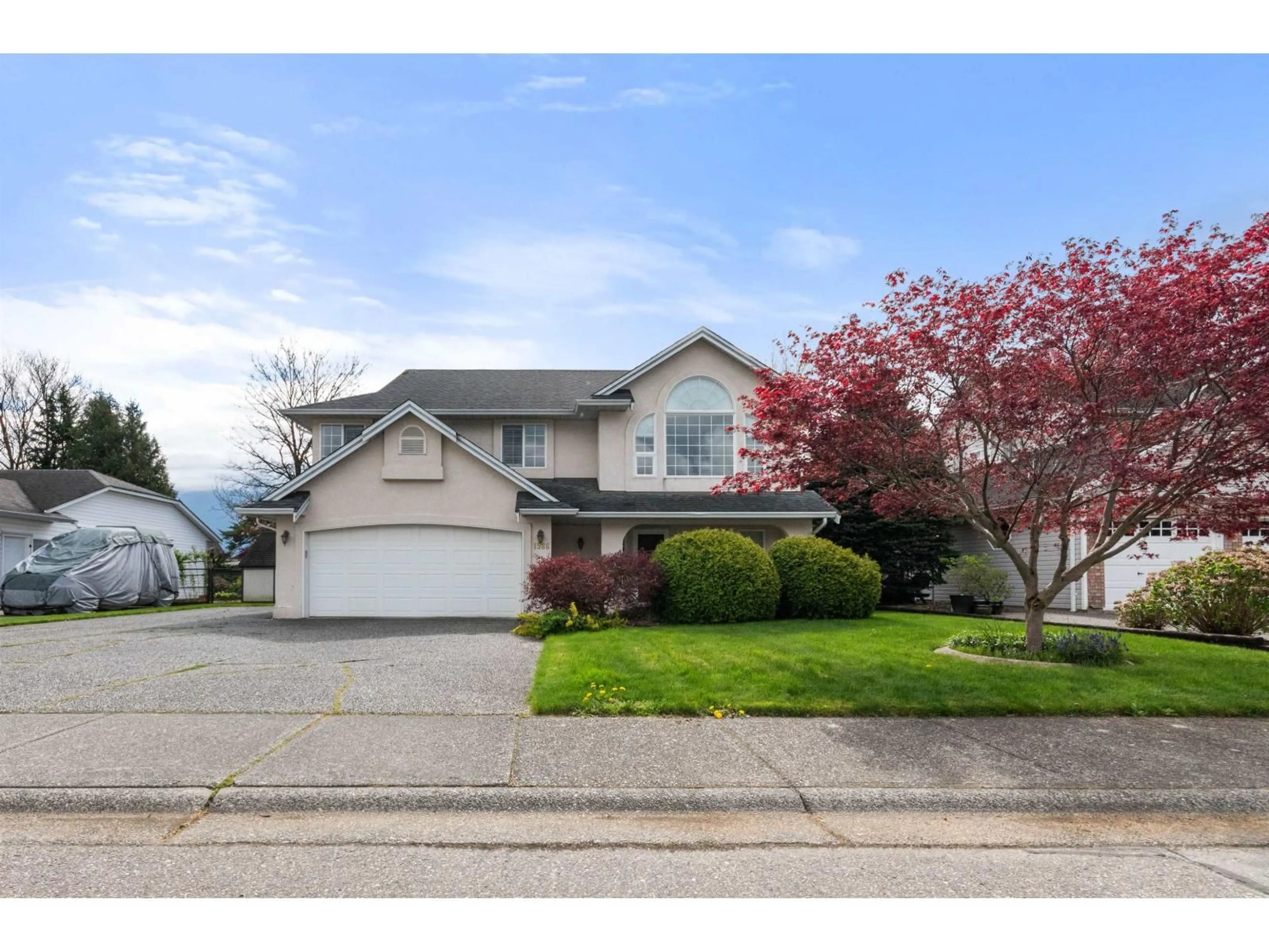 Home with vinyl exterior material, street for 1586 SHEFFIELD DRIVE, Agassiz British Columbia V0M1A3