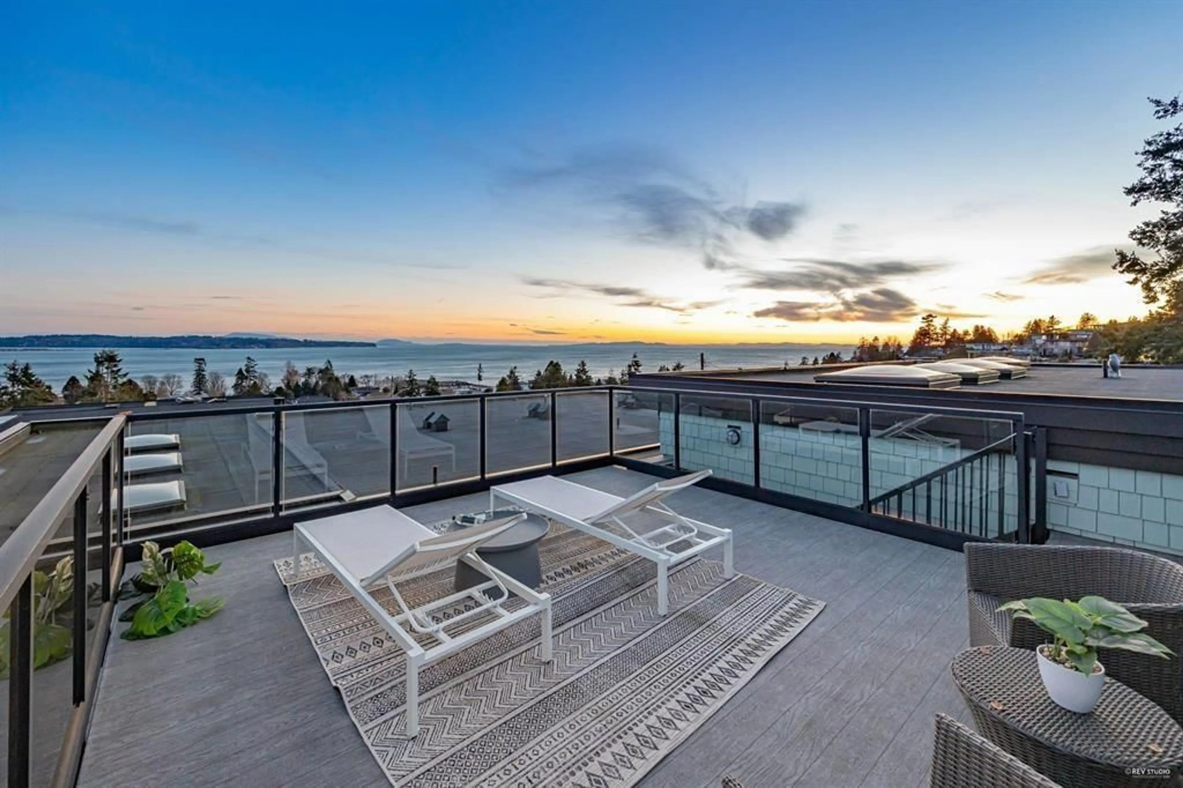 Patio, water/lake/river/ocean view for 1040 LEE STREET, White Rock British Columbia V4B4P1