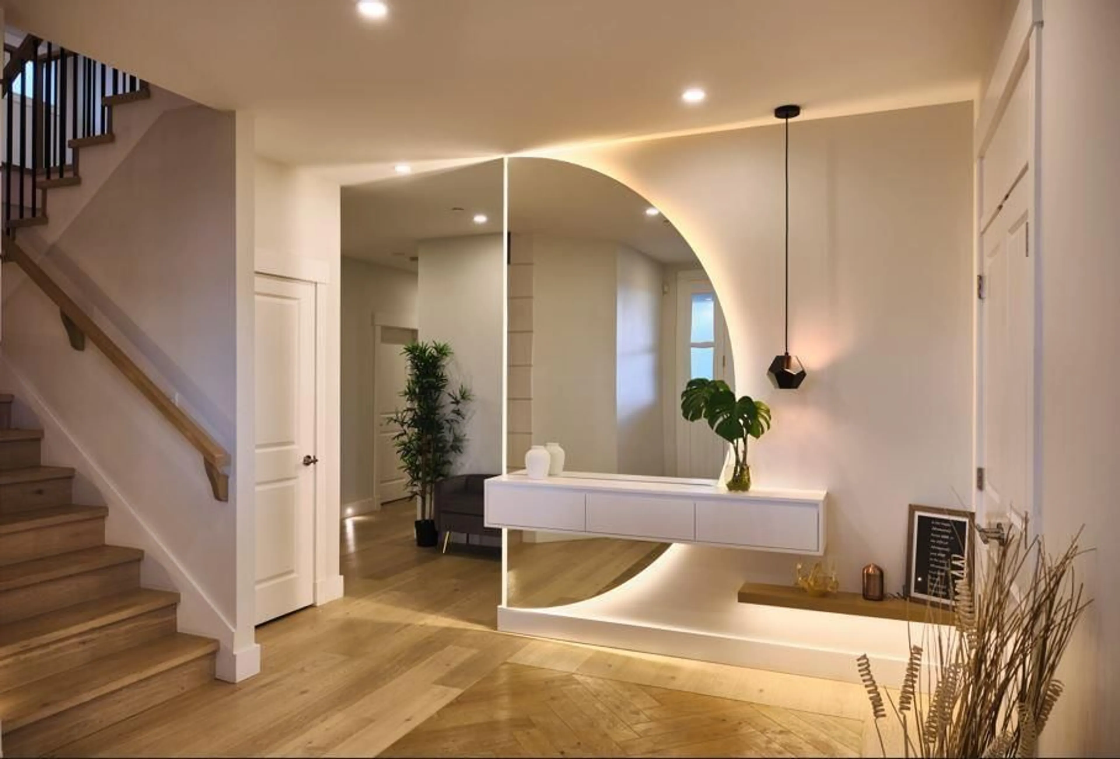Indoor entryway for 1040 LEE STREET, White Rock British Columbia V4B4P1