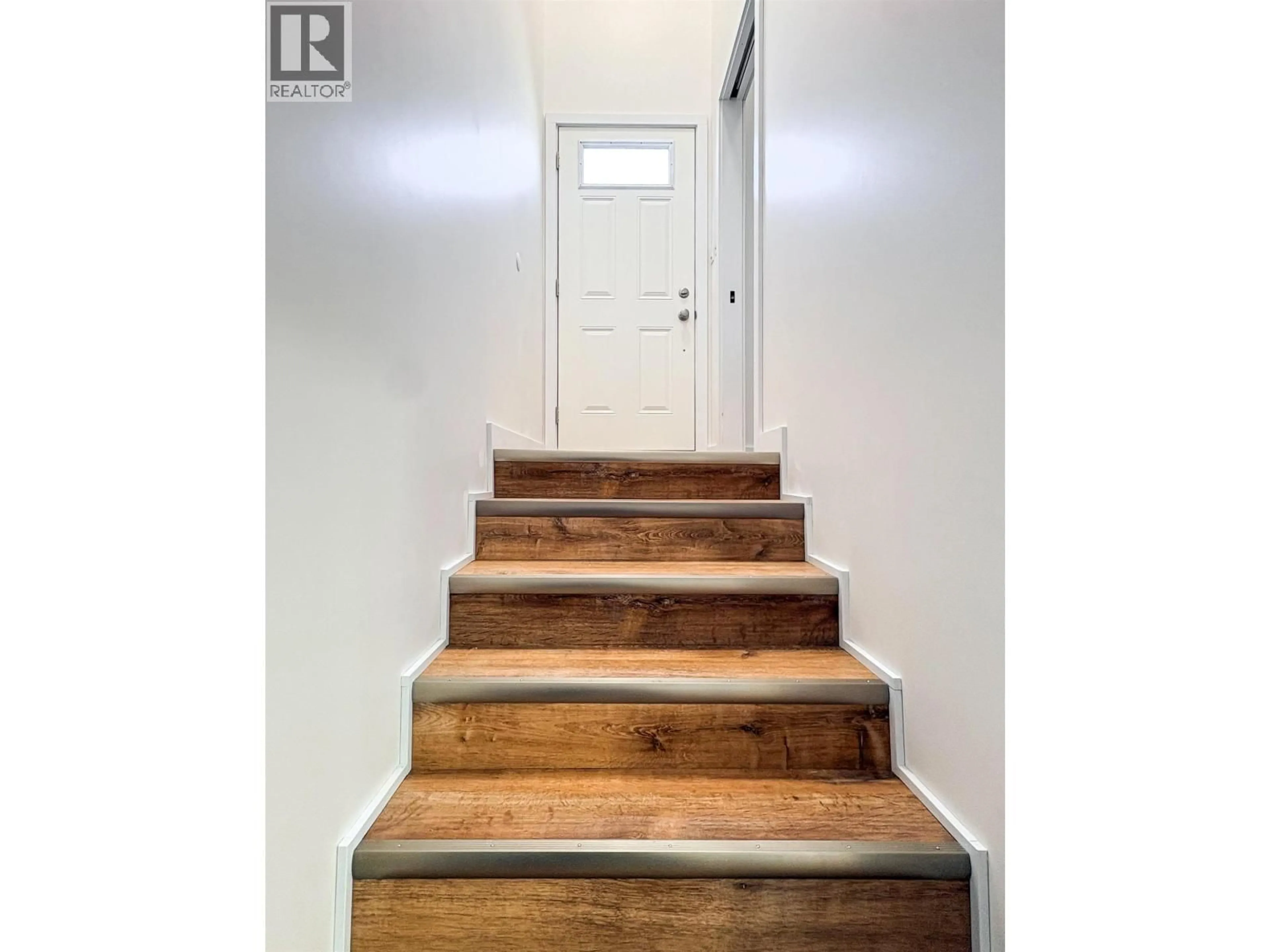 Stairs for 1216 TWEEDSMUIR AVENUE, Kitimat British Columbia V8C1B8