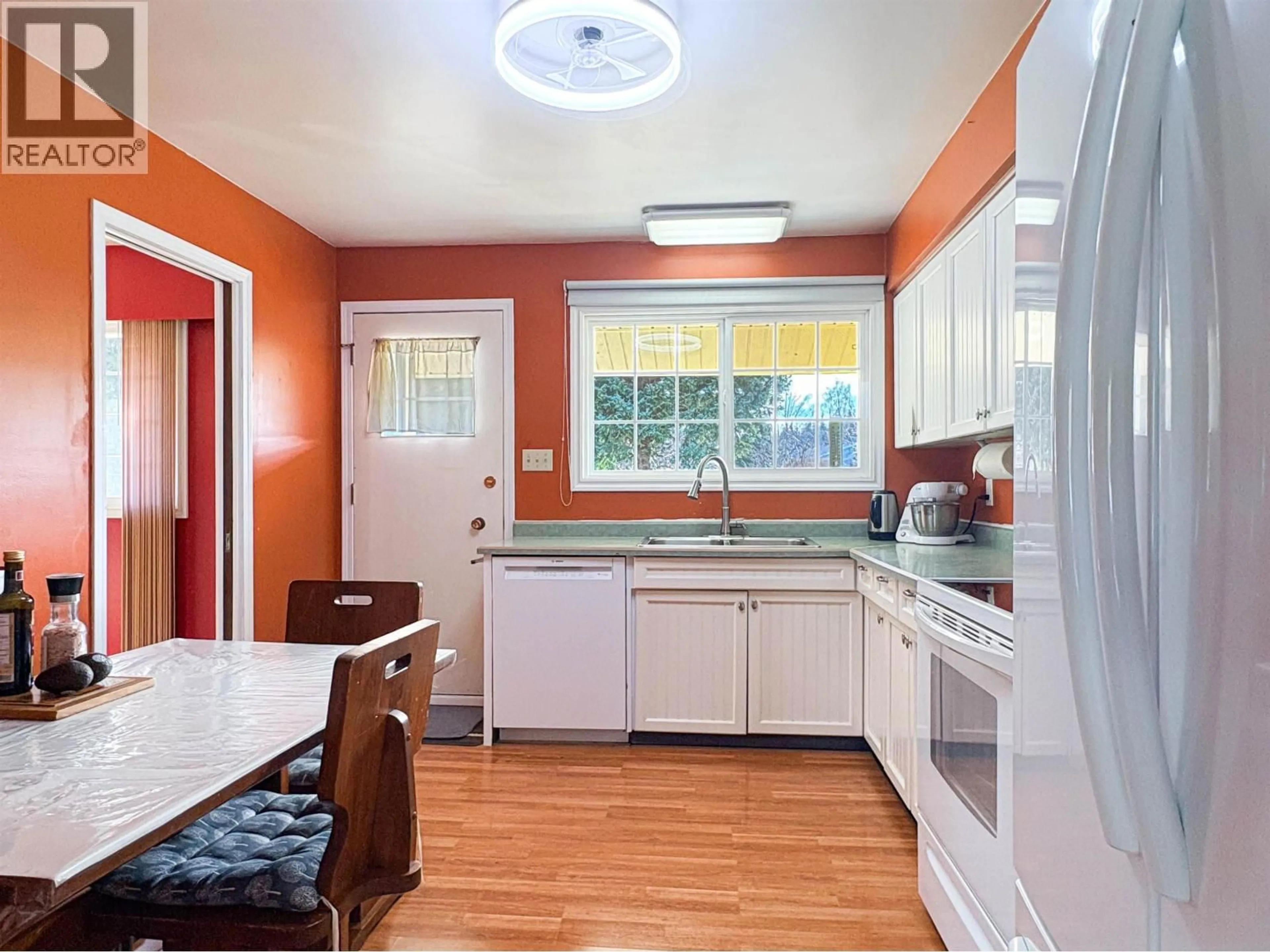 Standard kitchen, ceramic/tile floor for 1216 TWEEDSMUIR AVENUE, Kitimat British Columbia V8C1B8