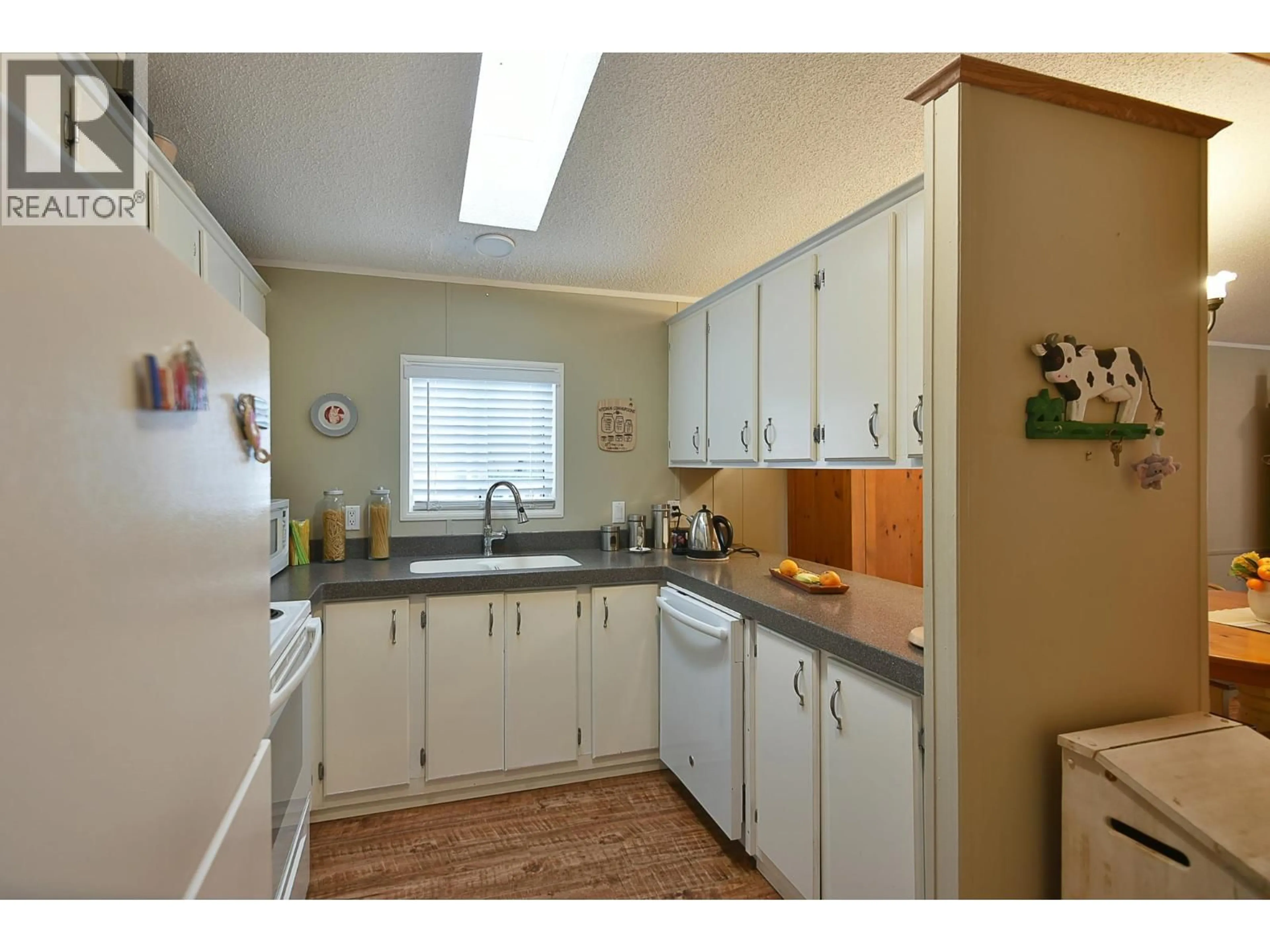 Standard kitchen, unknown for 12 - 5575 MASON ROAD, Sechelt British Columbia V7Z0K9