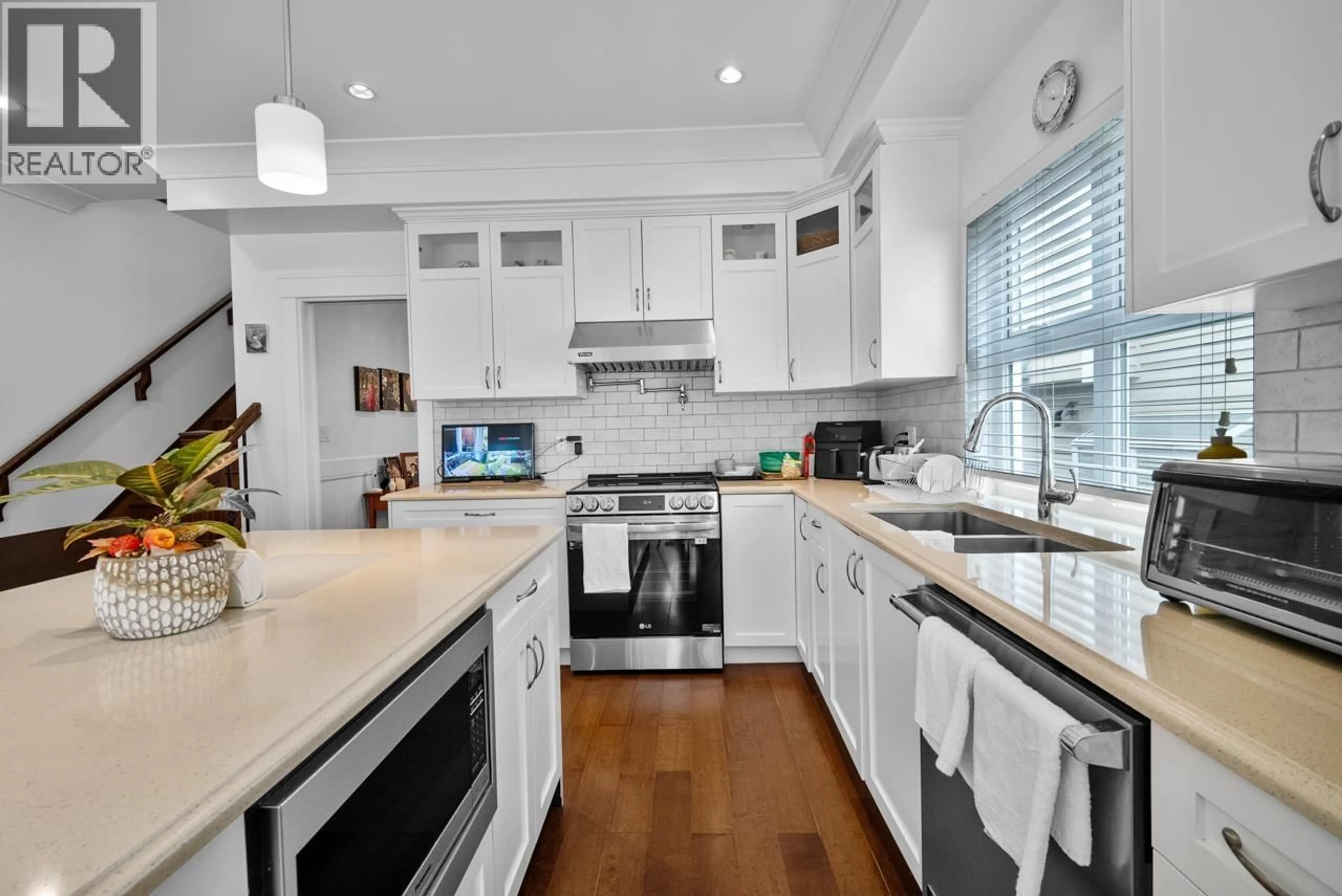 Open concept kitchen, unknown for 3288 32ND AVENUE, Vancouver British Columbia V6L2C3